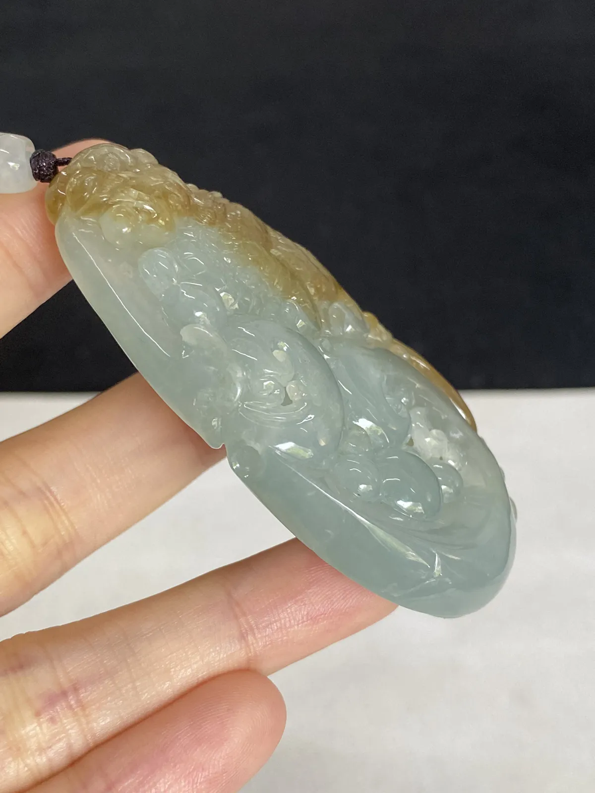 翡翠冰糯种黄色吊坠，配珠未测