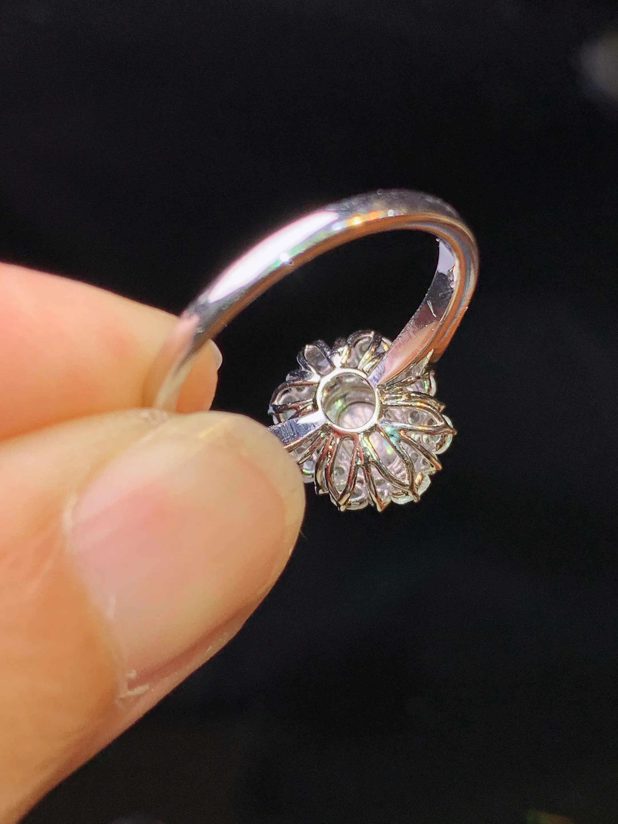 18k金钻镶嵌满绿蛋面戒指 玉质细腻 水润亮眼 色泽艳丽 圈口12.5 整体尺寸11.5*10*8.8