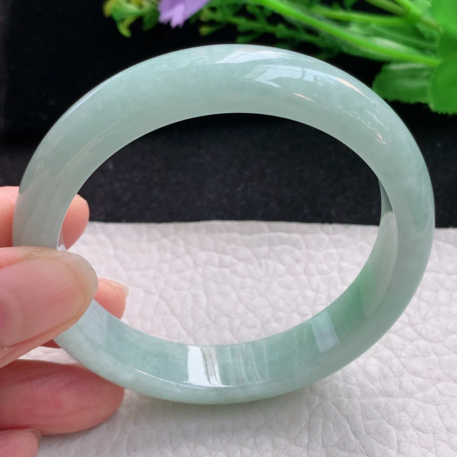 js自然光57*13.2*7.8平安镯 天然缅甸翡翠胶感清新飘绿宽边玉手镯 珠宝玉手环