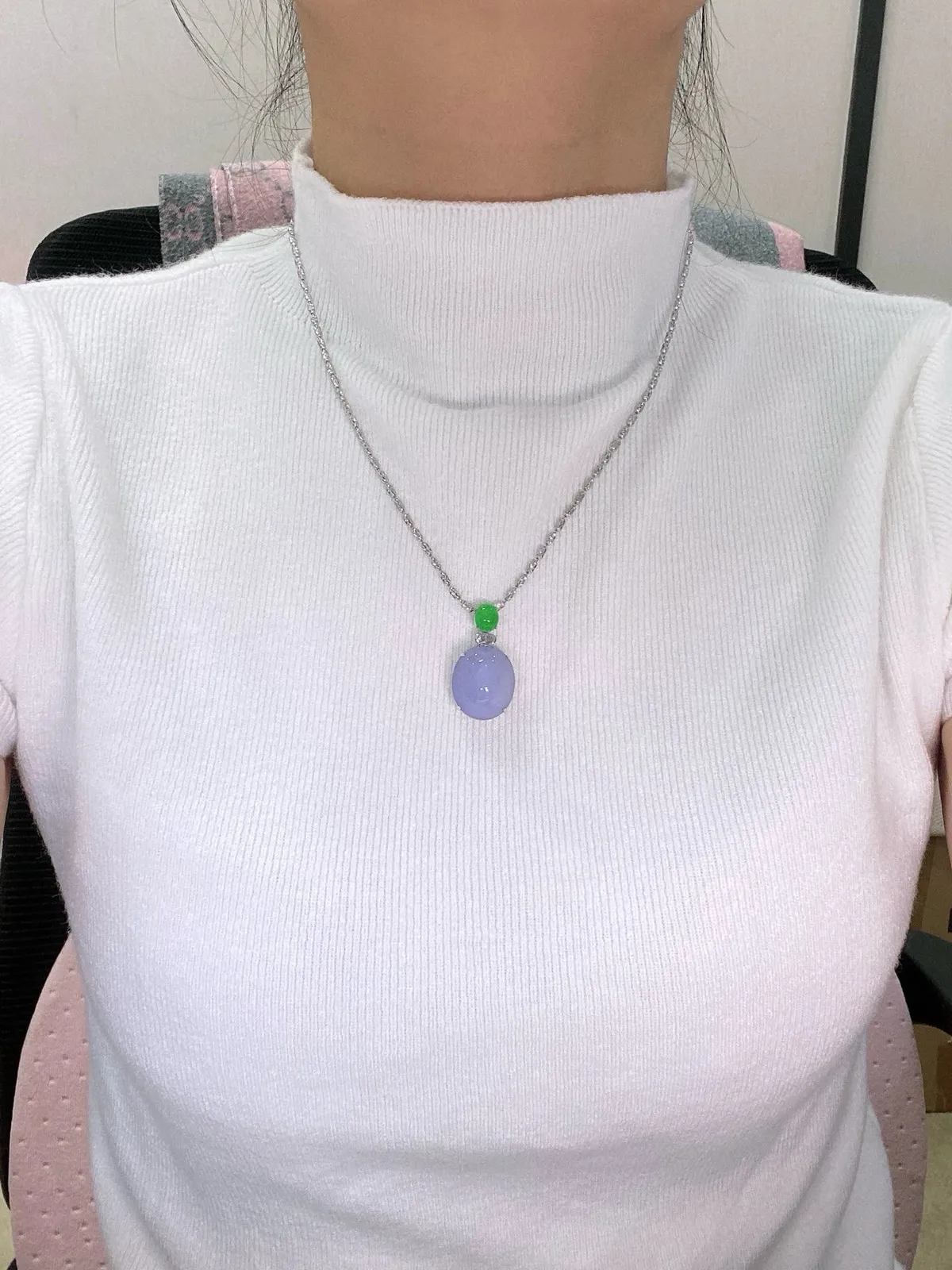 【冰种紫蛋面吊坠】质地细腻，饱满度很好，晶莹剔透，18k金钻镶嵌，裸石尺寸19.2*16.4*9毫米