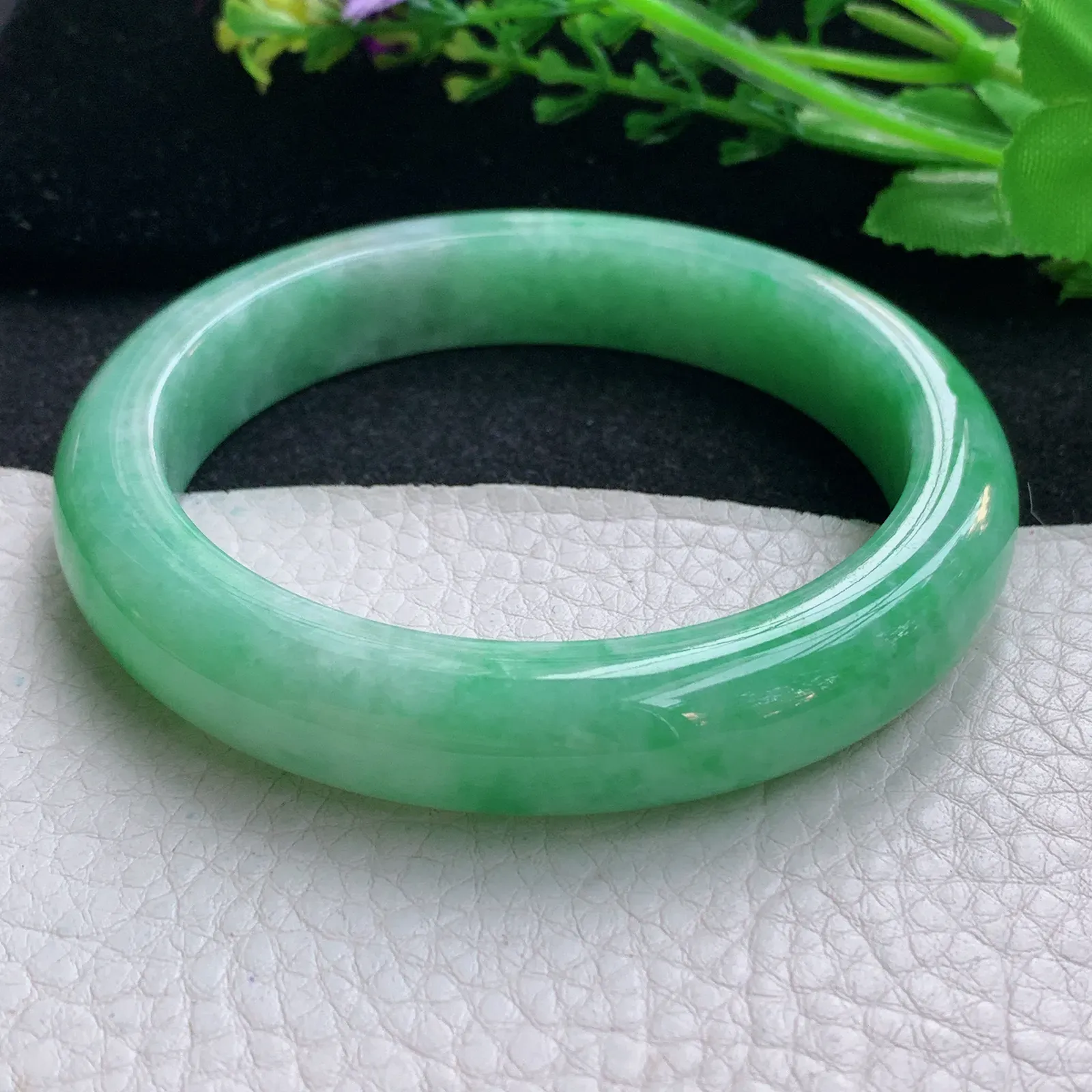 nr大圈口62*12.3*9.2平安镯 天然缅甸翡翠水润辣绿宽边玉手镯 珠宝玉手环