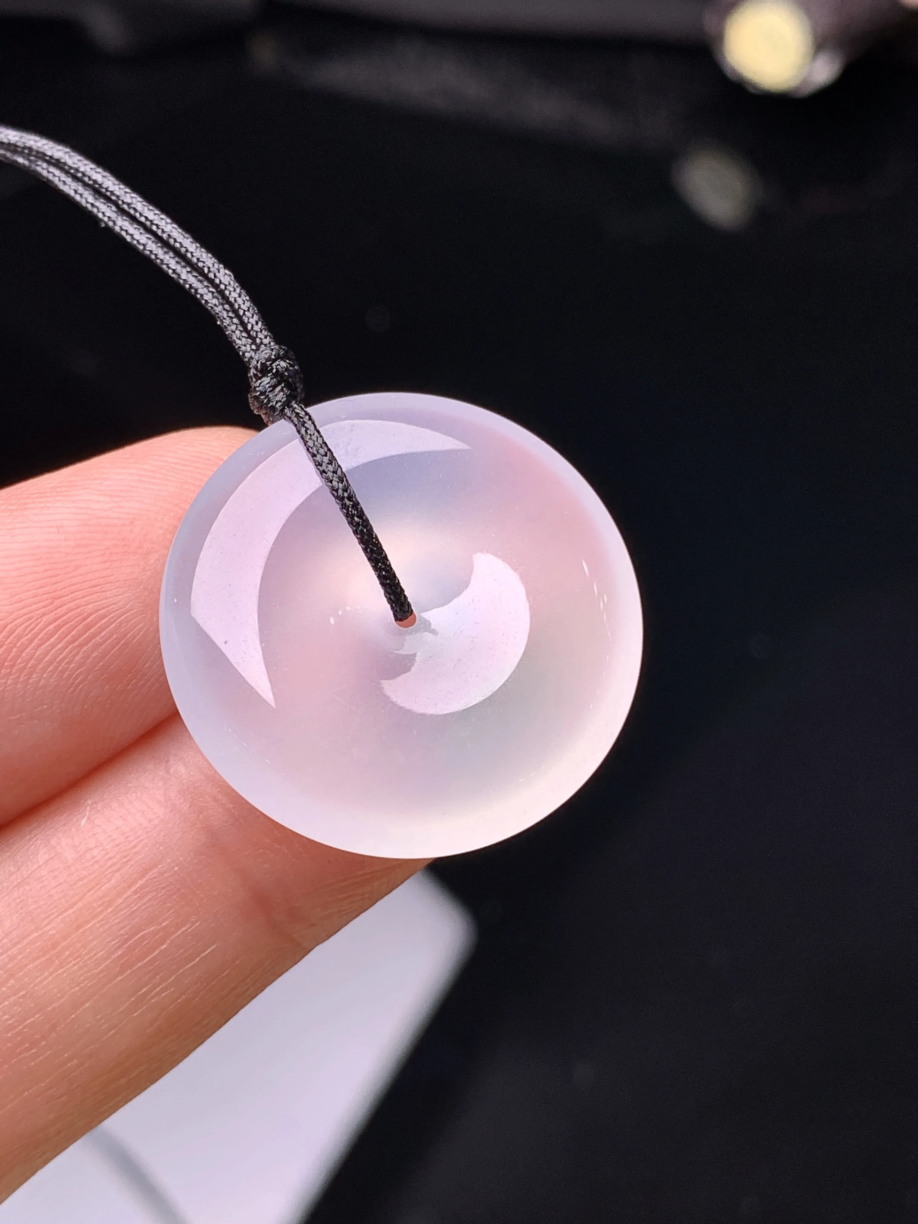 冰种平安扣吊坠 玉质细腻 水润亮眼 色泽艳丽 整体尺寸22.7*22.7*6.3