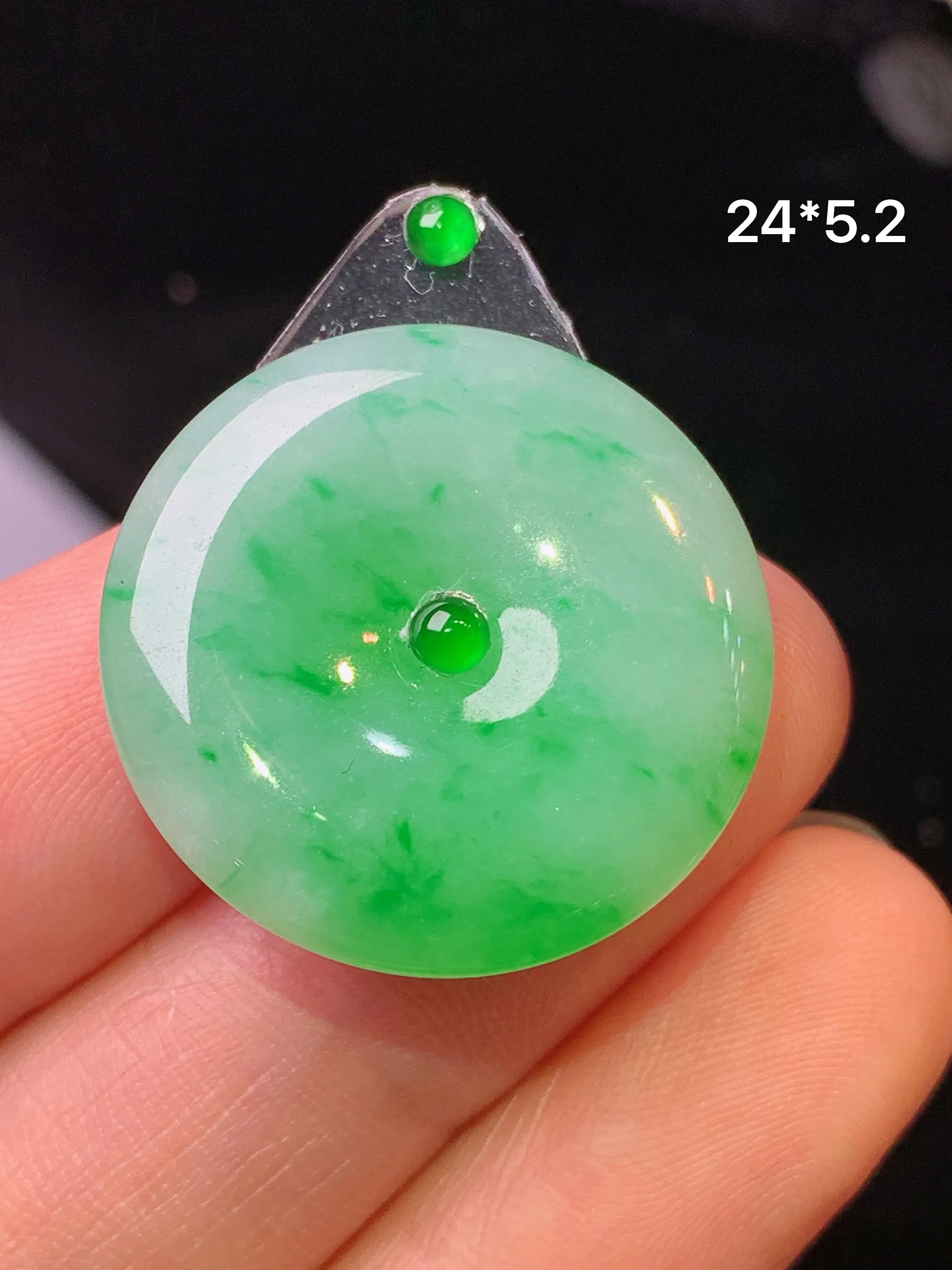 镶嵌款 翠绿平安扣吊坠 玉质细腻 水润亮眼 色泽艳丽 整体尺寸24*5.2