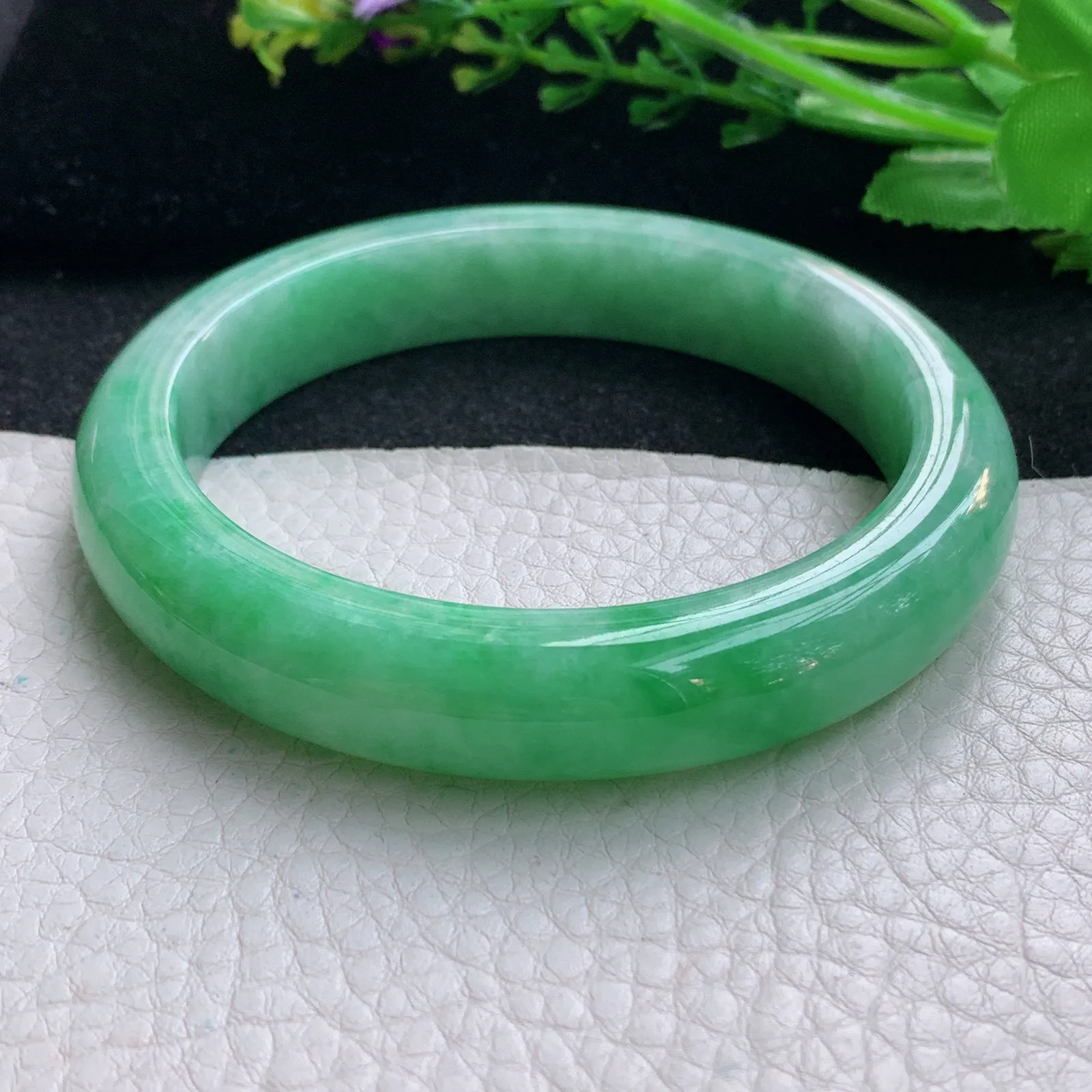 nr大圈口62*12.3*9.2平安镯 天然缅甸翡翠水润辣绿宽边玉手镯 珠宝玉手环