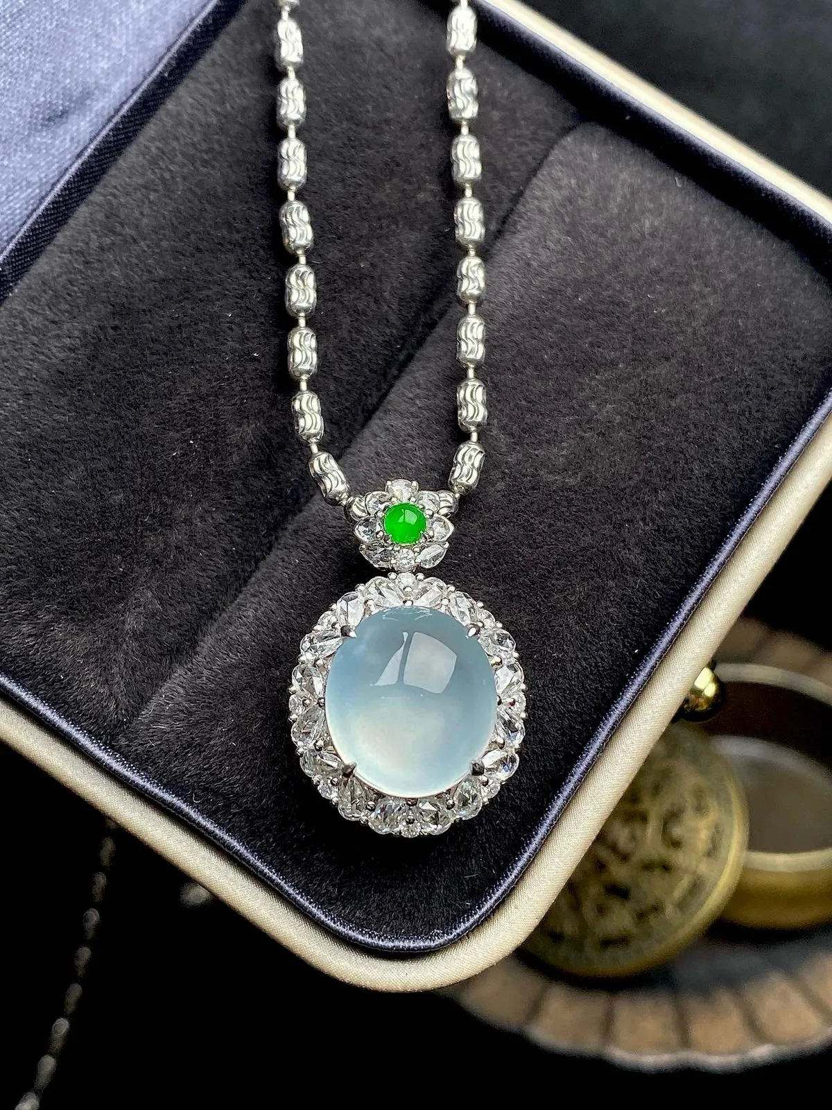 【冰种蛋面吊坠、戒指两用款】种水很不错、细腻水润，形状很饱满，收藏品质，18K金钻镶嵌，裸石尺寸11.4*10.3*4.6毫米