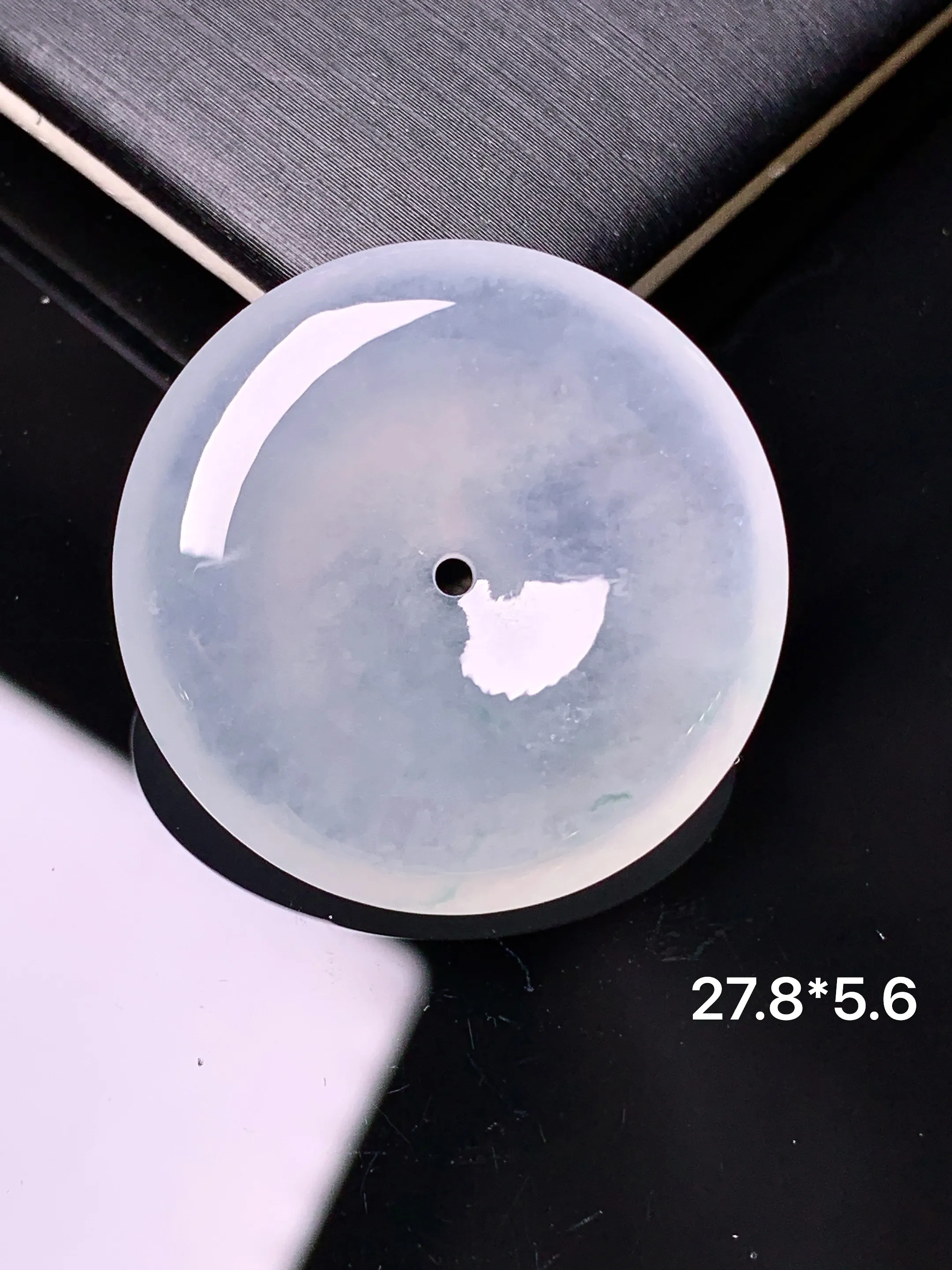 冰种平安扣吊坠 玉质细腻 水润亮眼 色泽艳丽 整体尺寸27.8*5.6