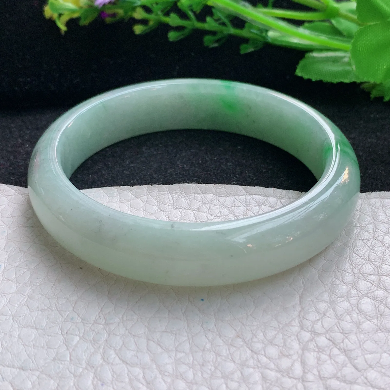 n自然光56.5*13*7.7平安镯 翡翠a货玉手镯水润飘绿宽边珠宝玉手环
