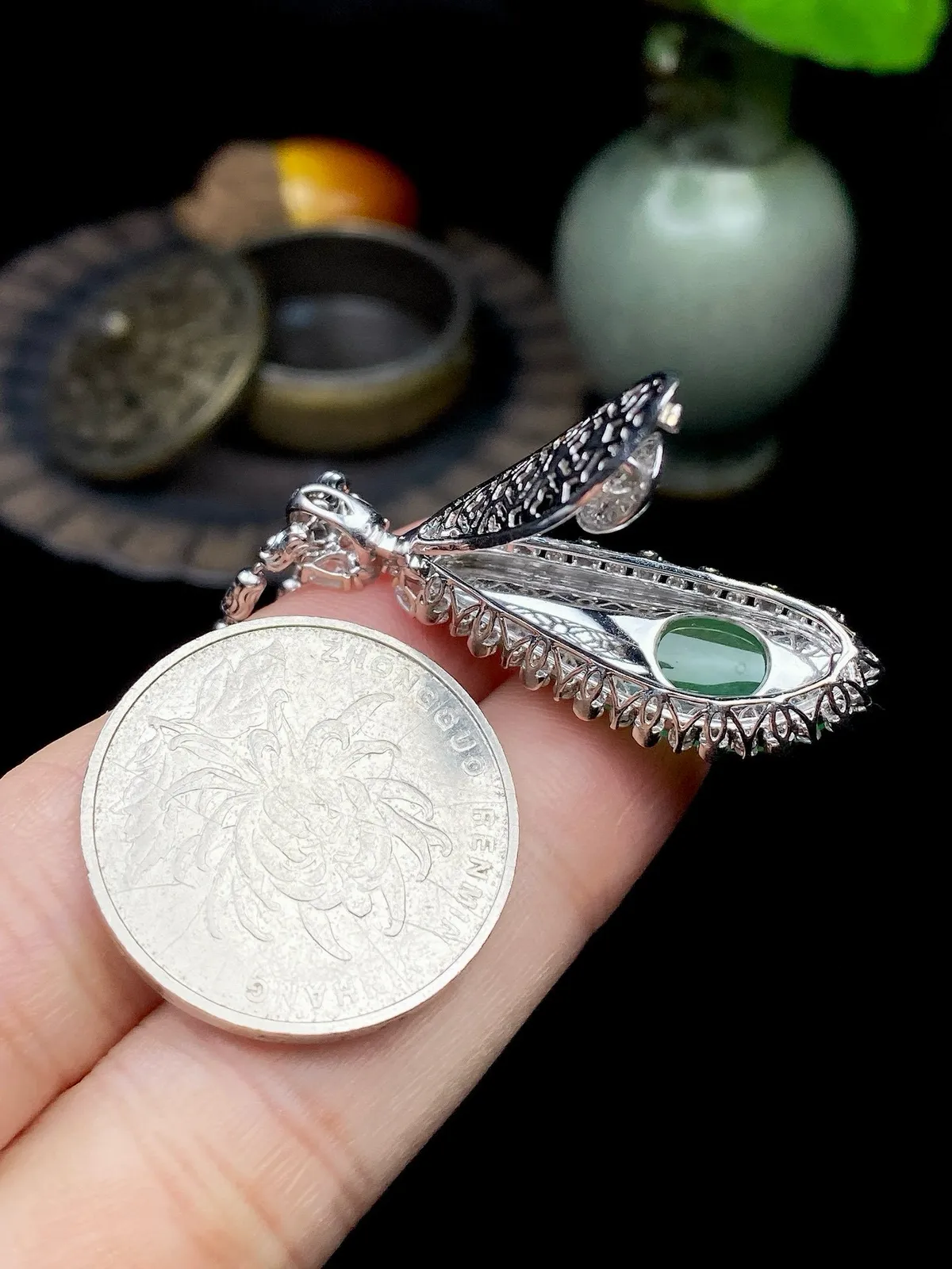 【冰种满绿福瓜】质地冰润细腻，种老起光，收藏品质，18K金钻镶嵌，裸石尺寸26.7*8.8*3.7毫米