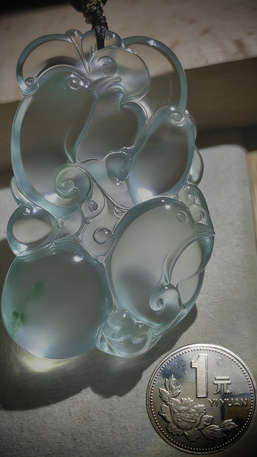 【福运相伴·平安顺遂】“五豚承蝠，五福临门”，
高品质缅甸天然A货翡翠料子，
作品56-34.5-14.5mm，