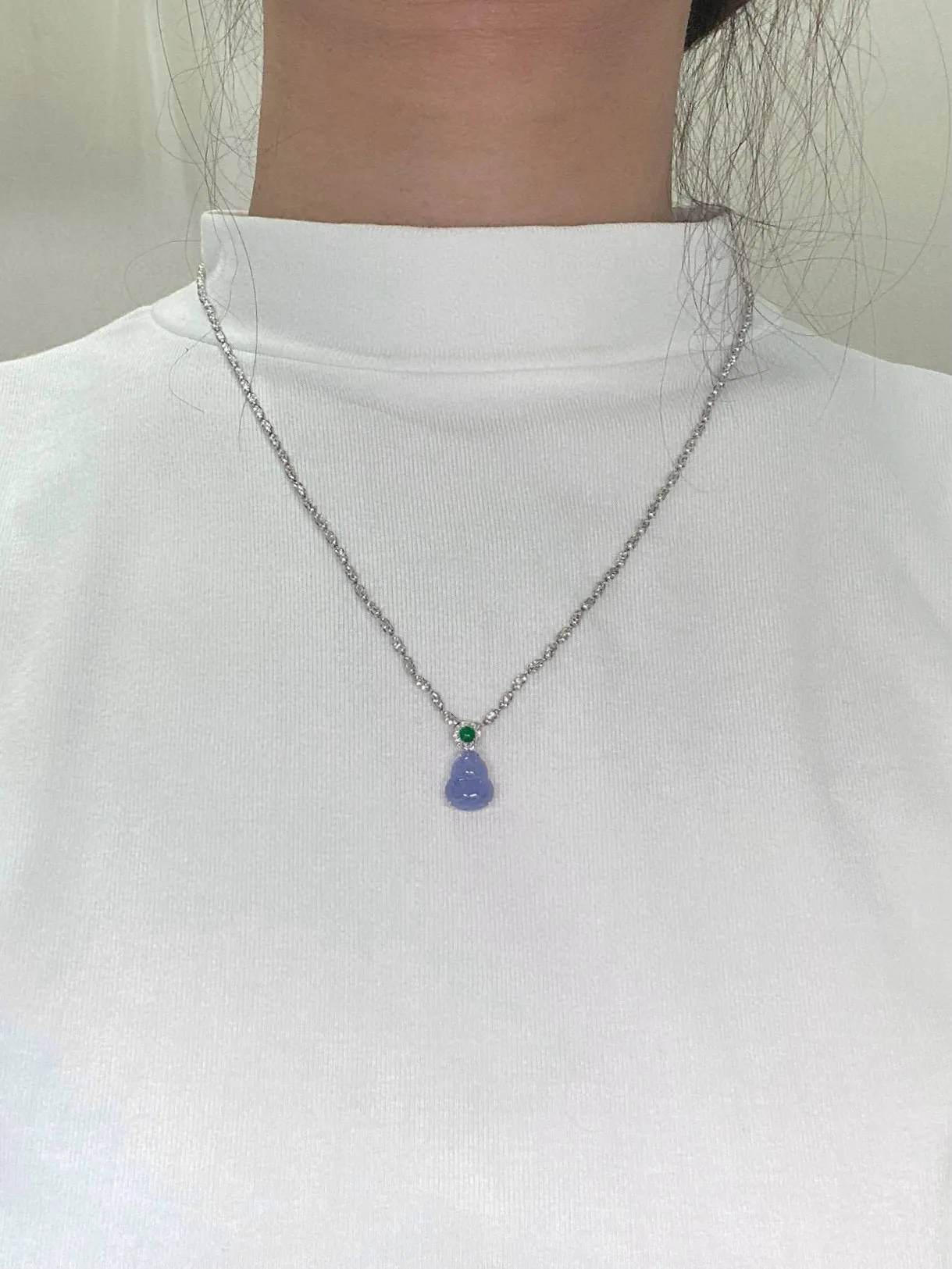 【冰种紫葫芦吊坠】质地细腻，冰透纯净，唯美漂亮，珍藏品质，18K金钻镶嵌，裸石尺寸13*10*4.4毫米，佩戴很漂亮。