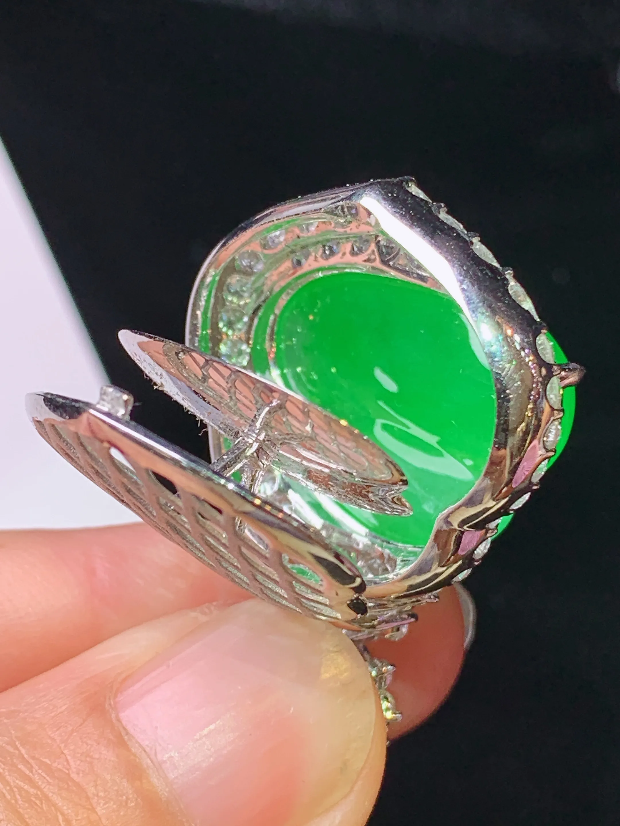 18k金钻镶嵌满绿葫芦吊坠 玉质细腻 水润亮眼 色泽艳丽 整体尺寸34.8*25*13