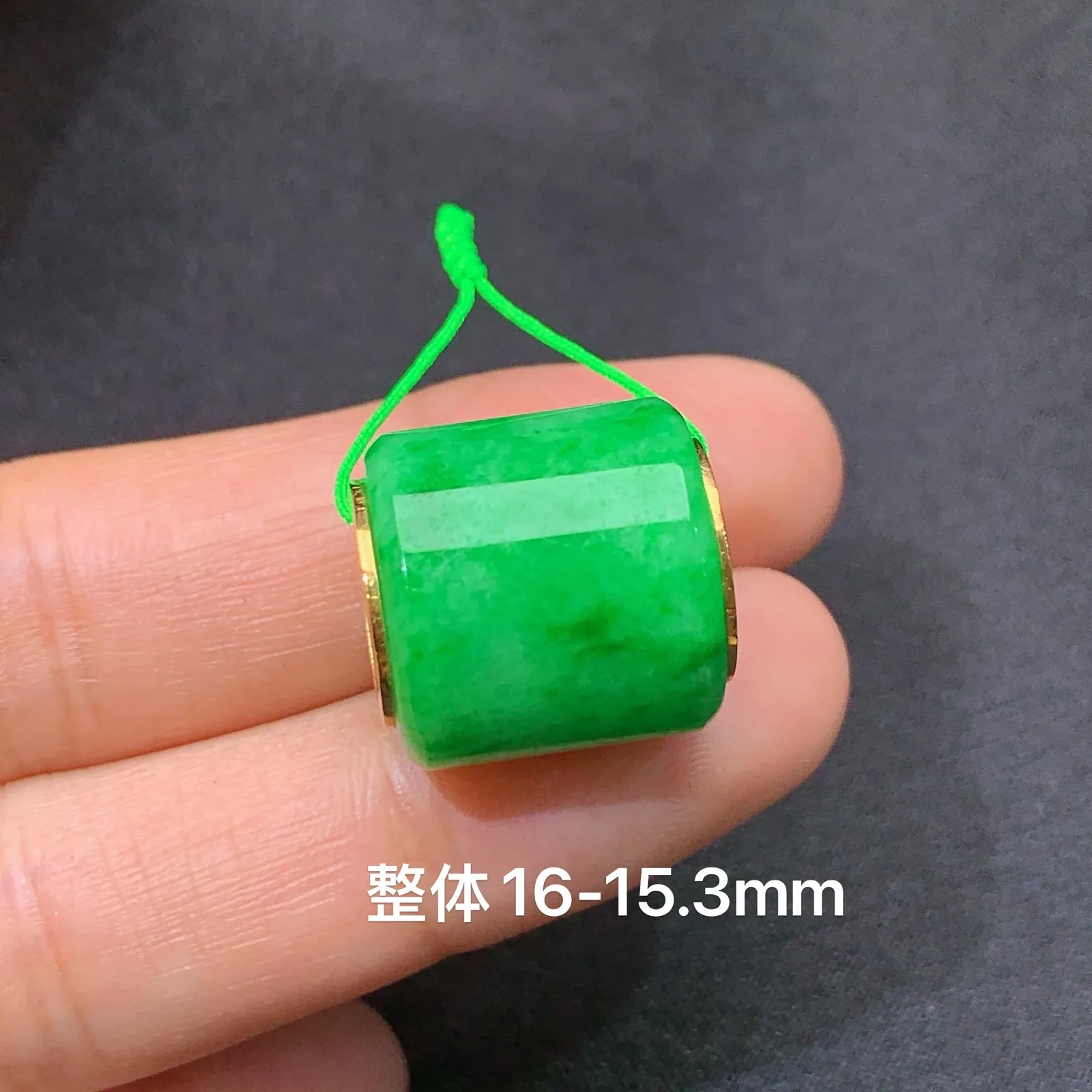 阳绿路路通吊坠，18k金镶嵌，冰润色阳，种老水足，Xu 尺寸16*15.3