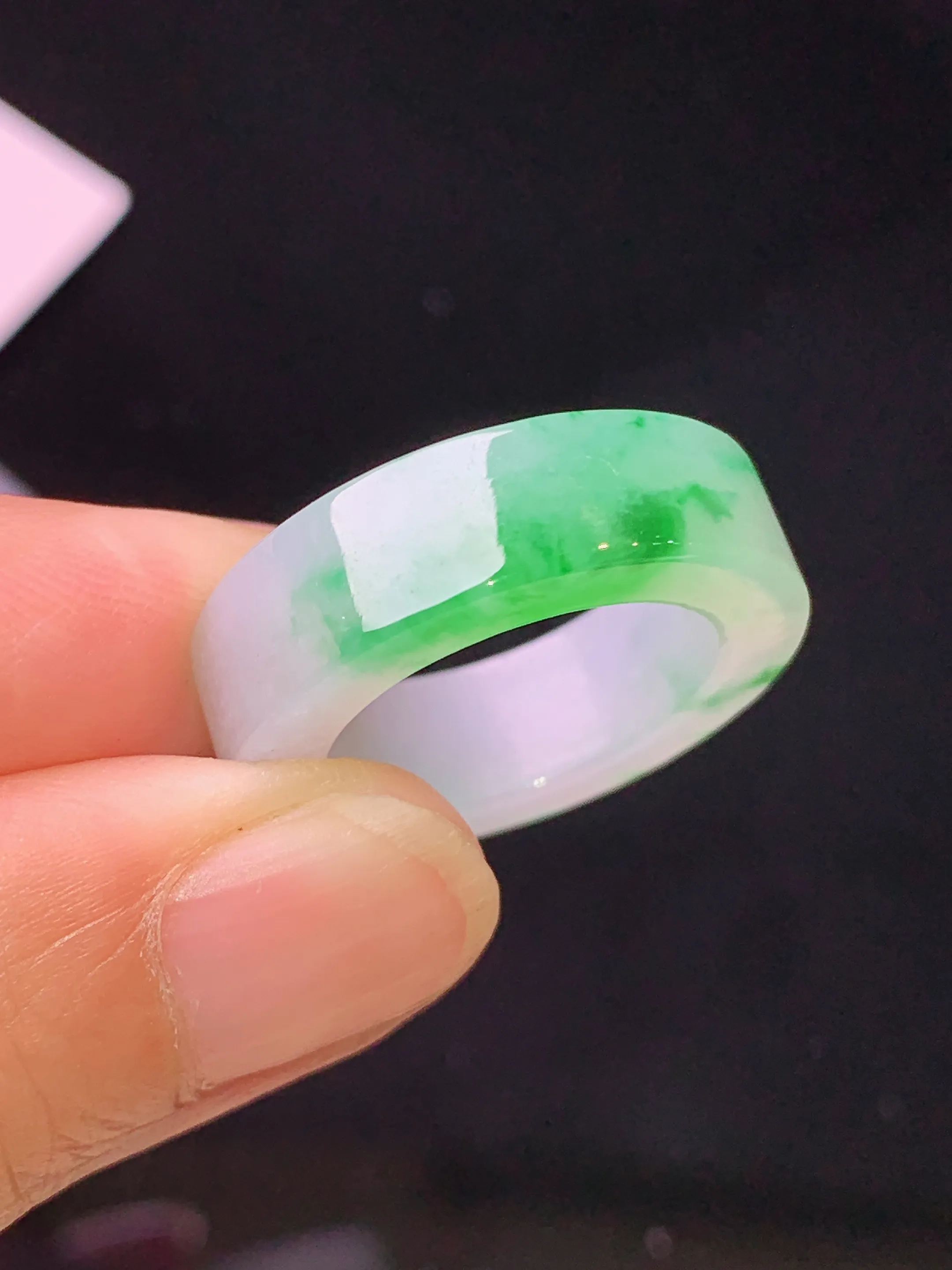 飘绿指环 玉质细腻 水润亮眼 色泽艳丽 圈口9.5整体尺寸23*6.2*3.8