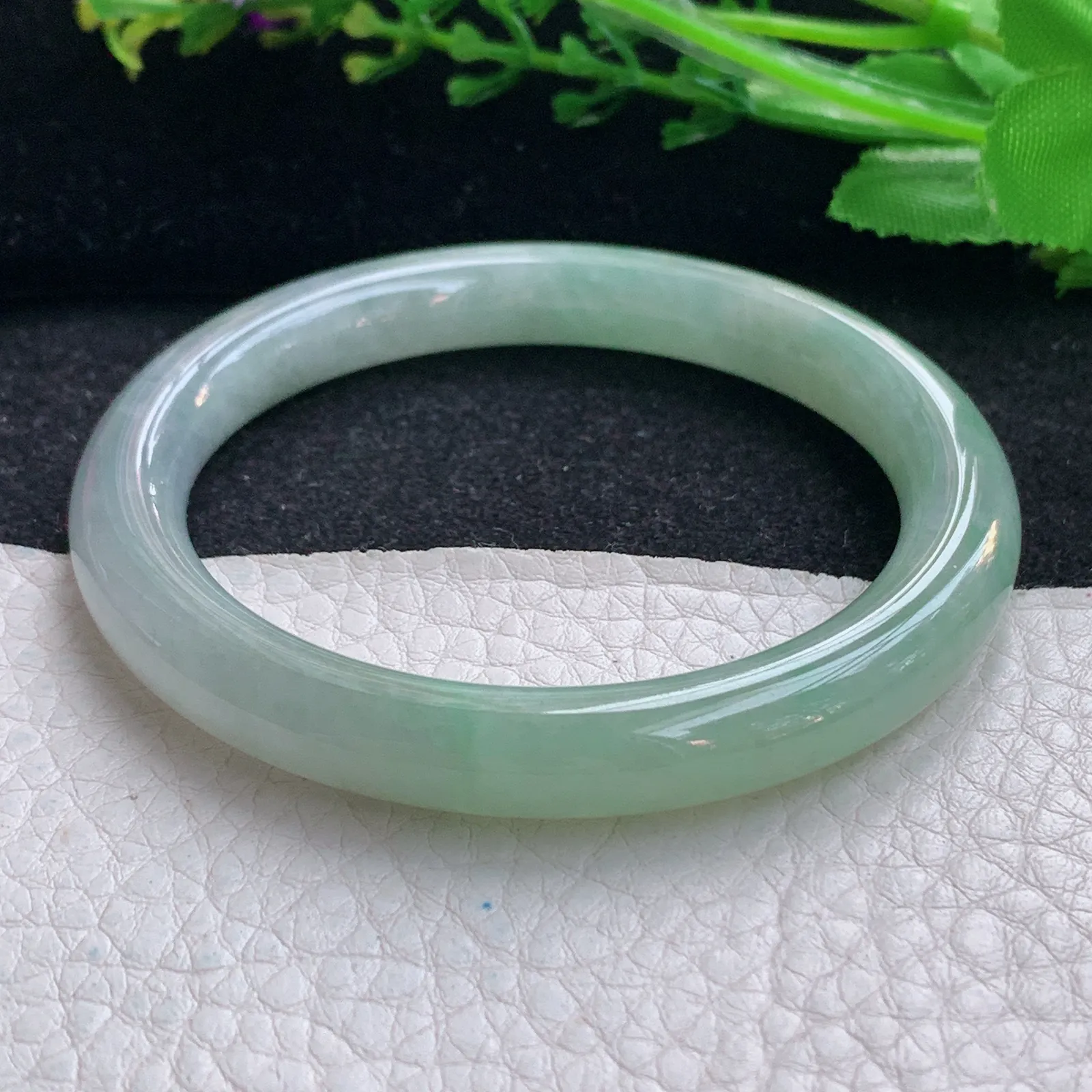 n自然光53.5*8.5叮当镯 翡翠a货玉手镯水润清新秀气圆条玉手环 美人镯