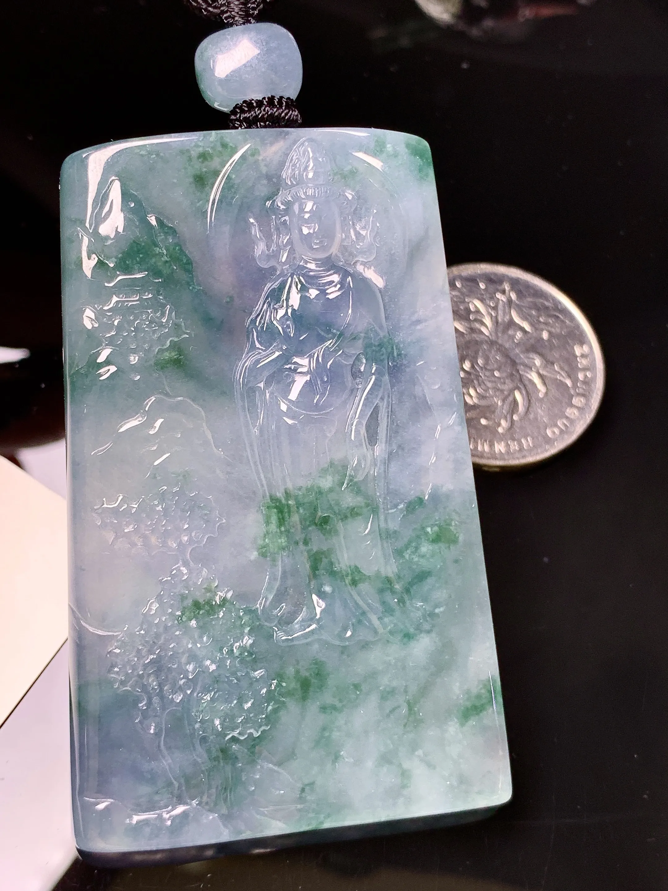 冰种山水飘绿观音吊坠 玉质细腻 水润亮眼 色泽艳丽 整体尺寸64*40.5*6