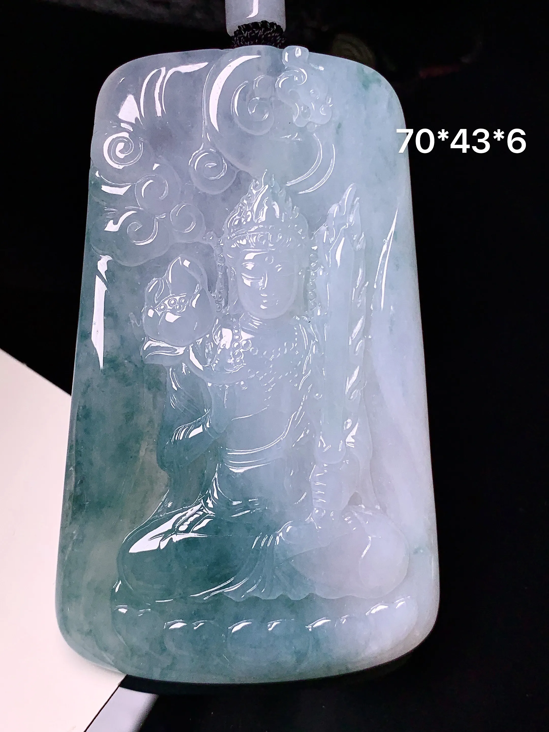 飘绿莲花观音吊坠 玉质细腻 水润亮眼 色泽艳丽 整体尺寸70*43*6