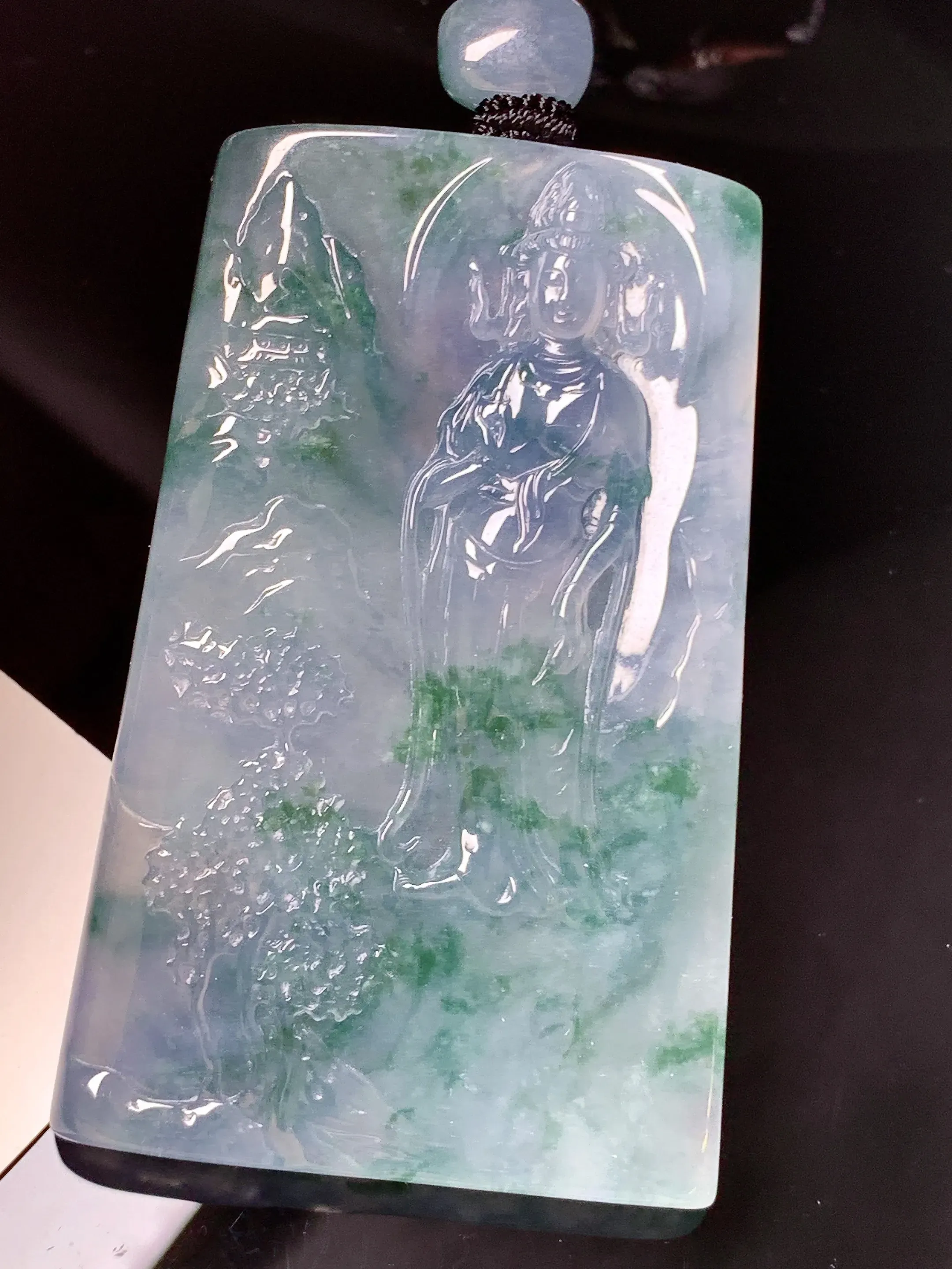 冰种山水飘绿观音吊坠 玉质细腻 水润亮眼 色泽艳丽 整体尺寸64*40.5*6