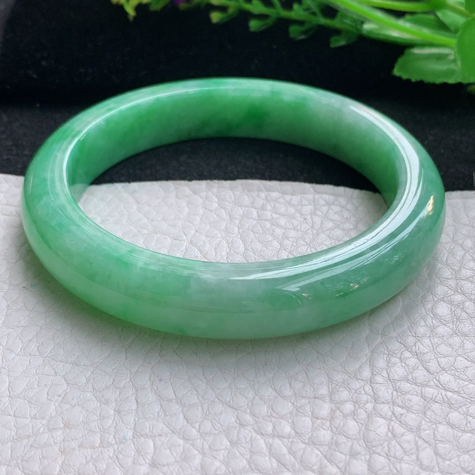 nr大圈口62*12.3*9.2平安镯 天然缅甸翡翠水润辣绿宽边玉手镯 珠宝玉手环