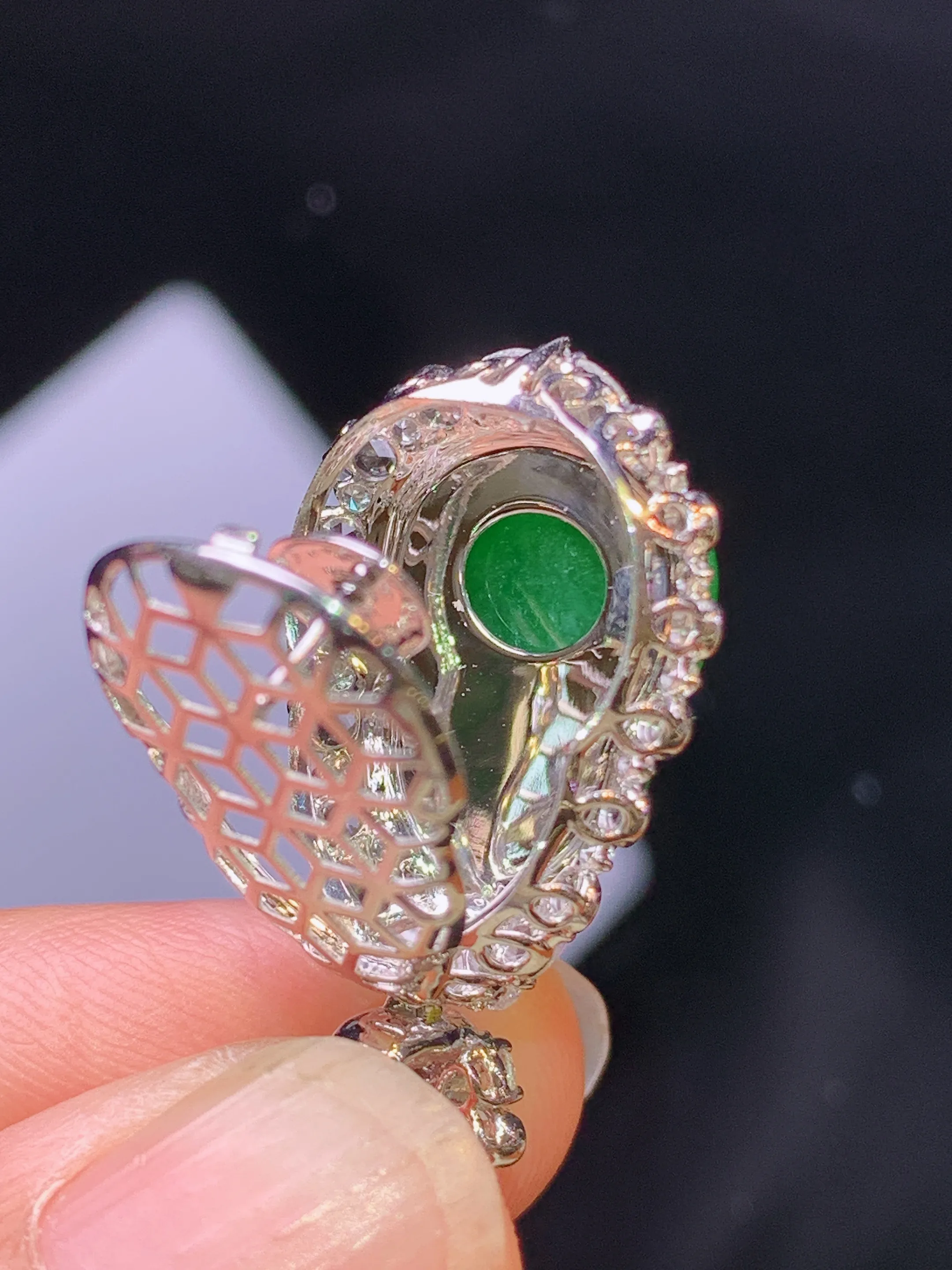 18k金钻镶嵌满绿葫芦吊坠 玉质细腻 水润亮眼 色泽艳丽 整体尺寸30*16.2*9.5