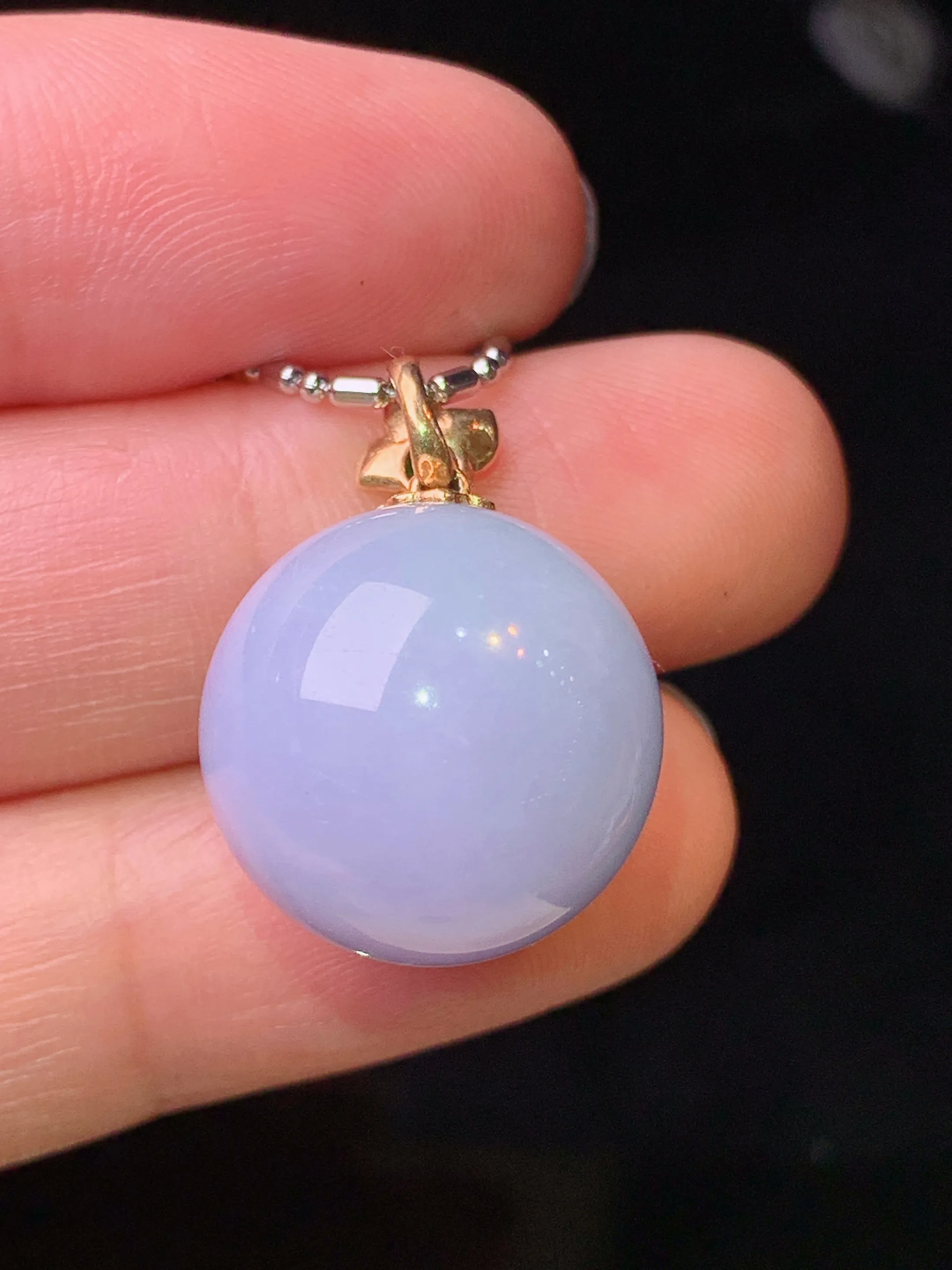 18k金镶嵌紫罗兰圆珠吊坠 玉质细腻 水润亮眼 色泽艳丽 整体尺寸22.5*16