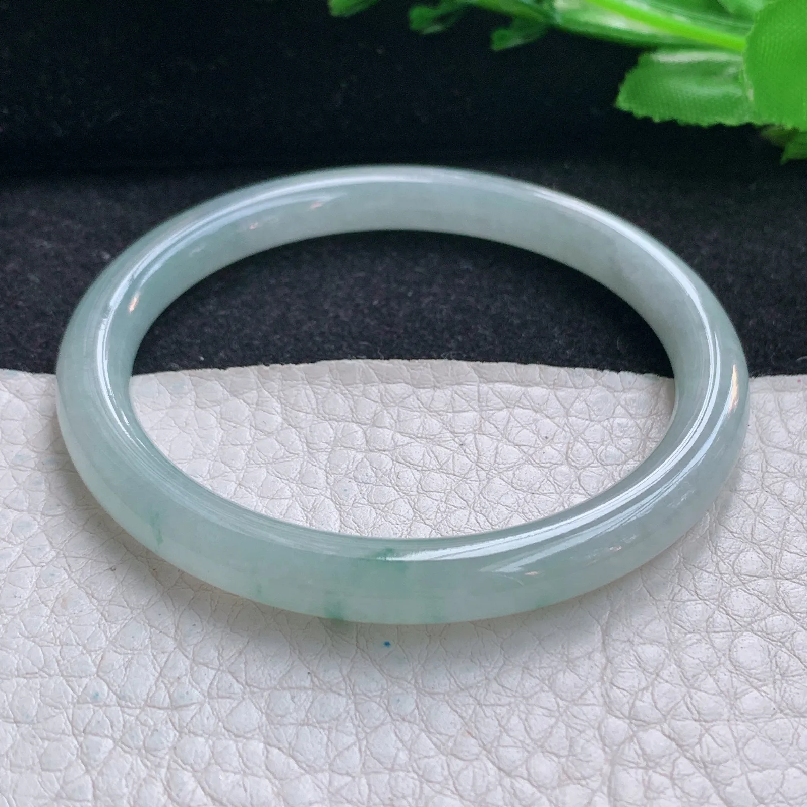 xx小圈口51.5*6.8*7叮当镯 翡翠a货冰飘花秀气圆条玉手镯 美人镯