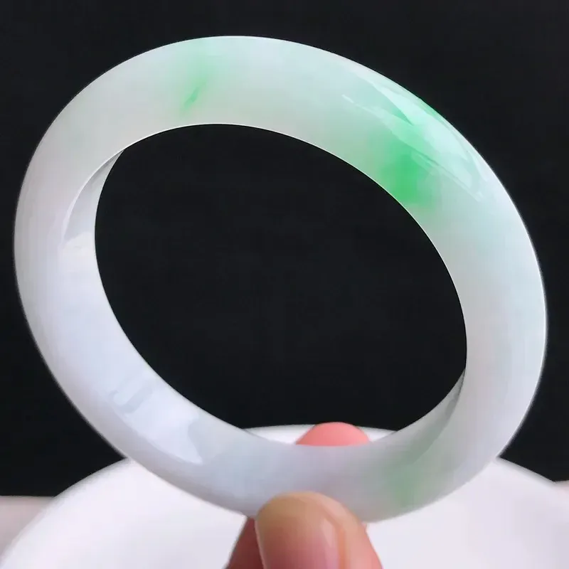 51圈口 自然光拍摄天然翡翠A货飘绿小圈口玉手镯 46.56克