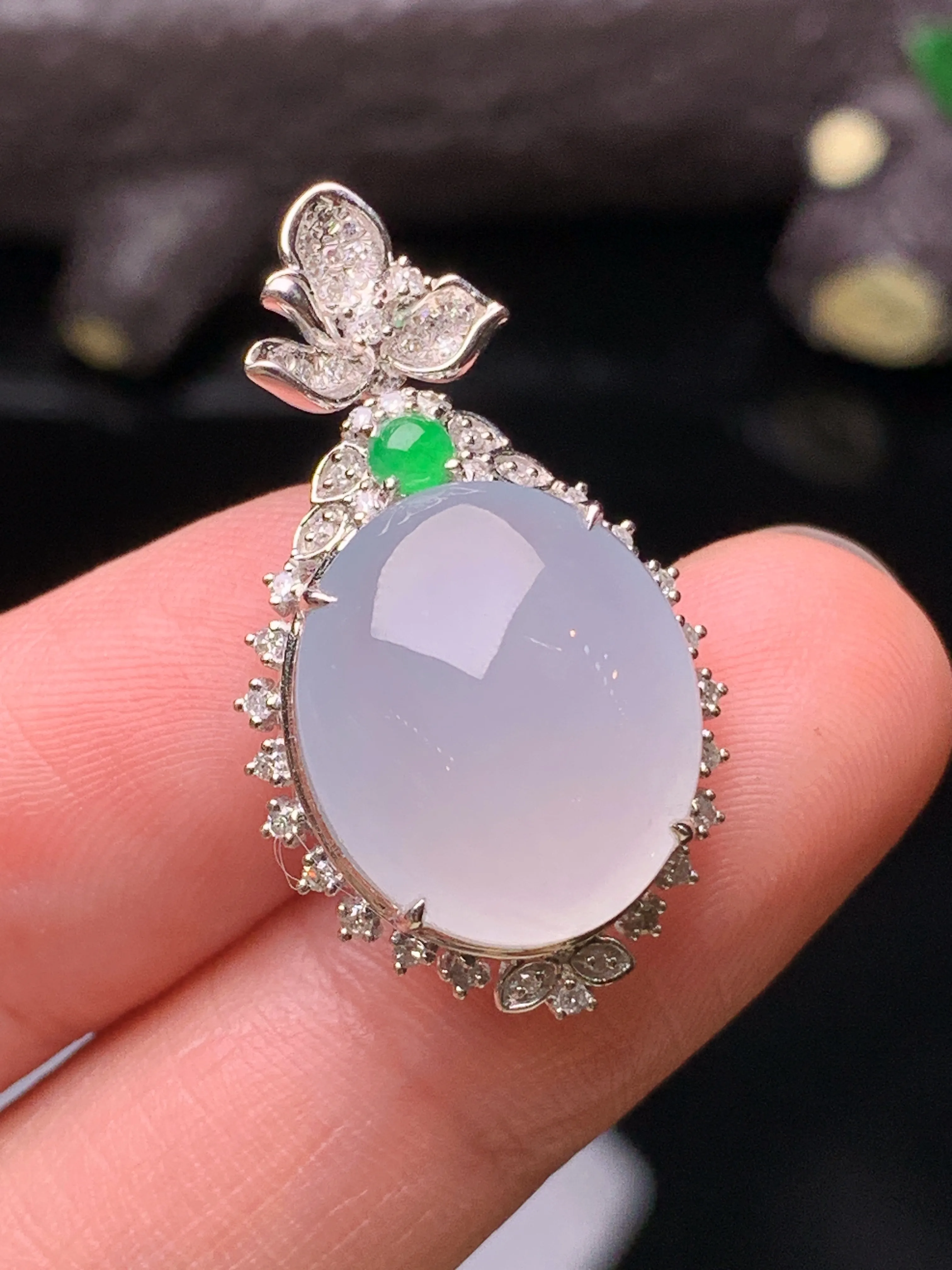 18k金钻镶嵌冰种蛋面吊坠 玉质细腻 水润亮眼 色泽艳丽 整体尺寸29*16.7*11