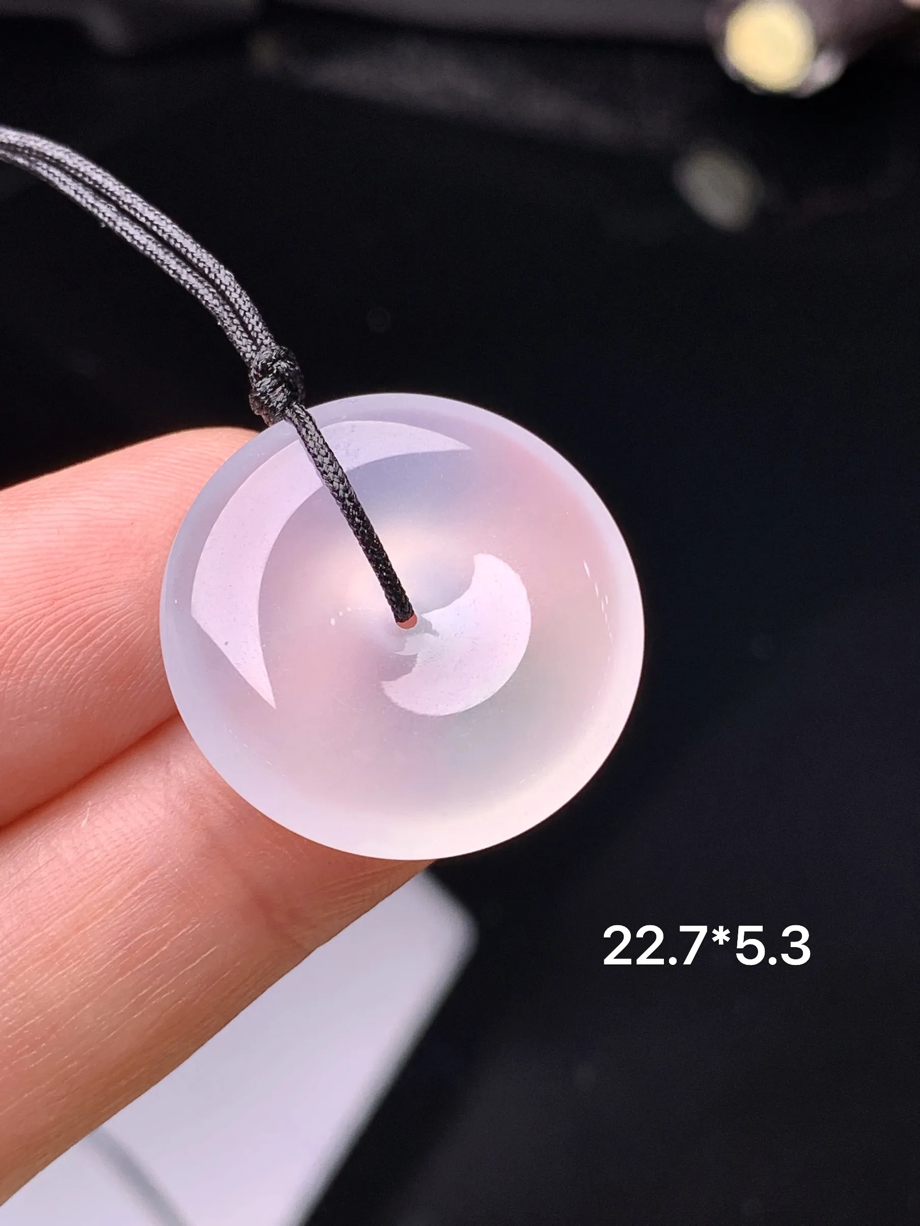 冰种平安扣吊坠 玉质细腻 水润亮眼 色泽艳丽 整体尺寸22.7*22.7*6.3