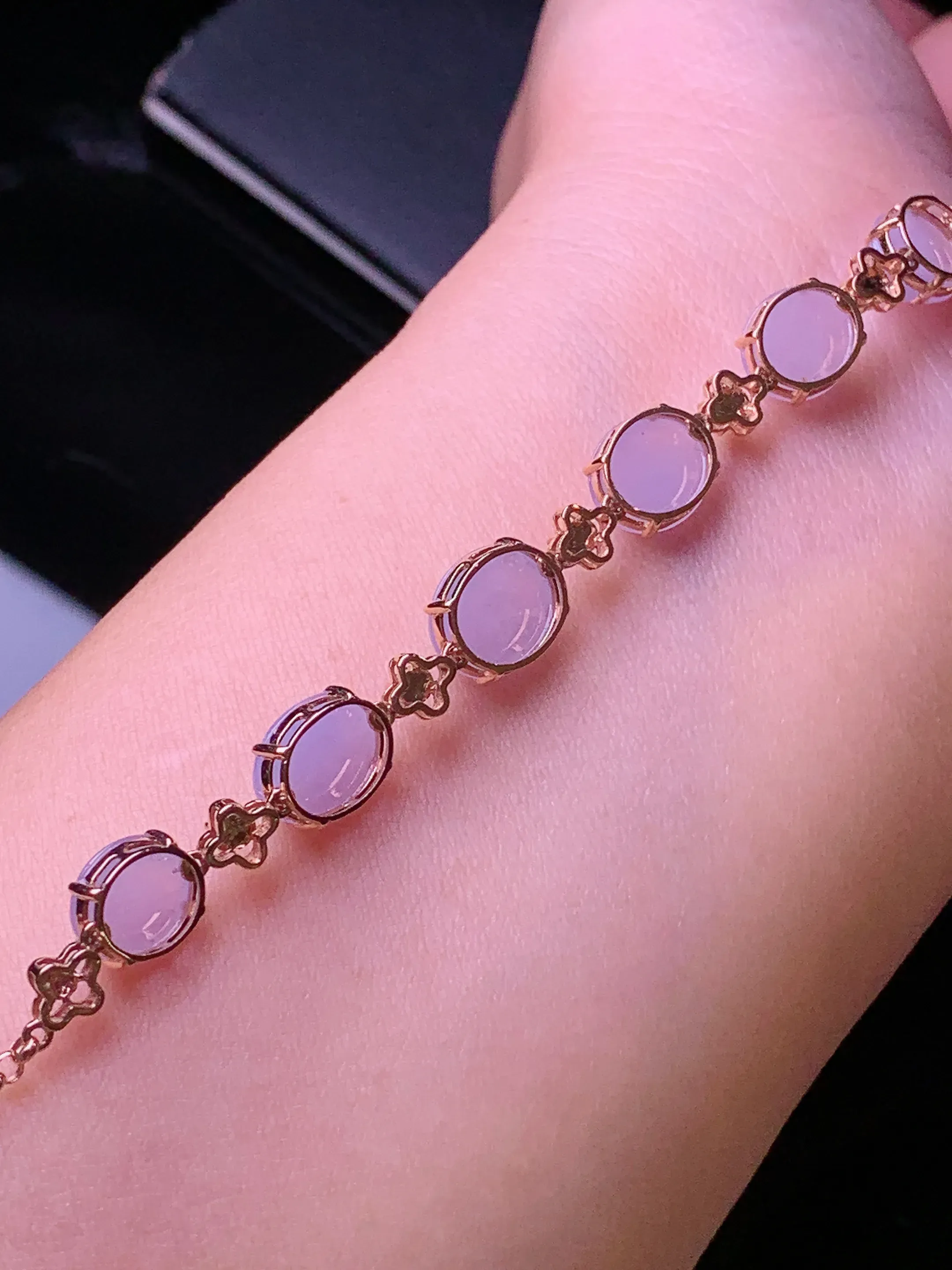 18k金镶嵌紫罗兰蛋面手链 玉质细腻 水润亮眼 色泽艳丽 整体尺寸82.8*8*5.6