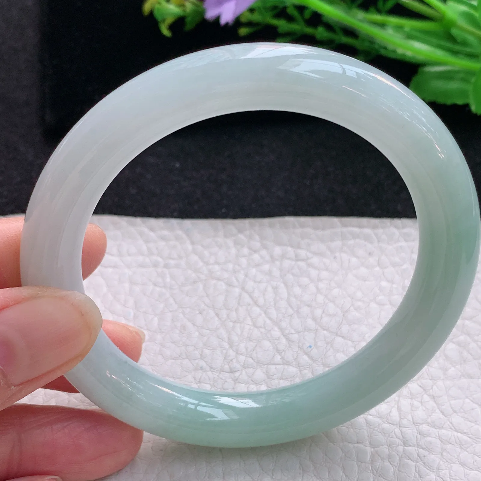 nr大圈口60*10.8*10.3美人镯 天然缅甸翡翠水润是半山水圆条珠宝玉手镯