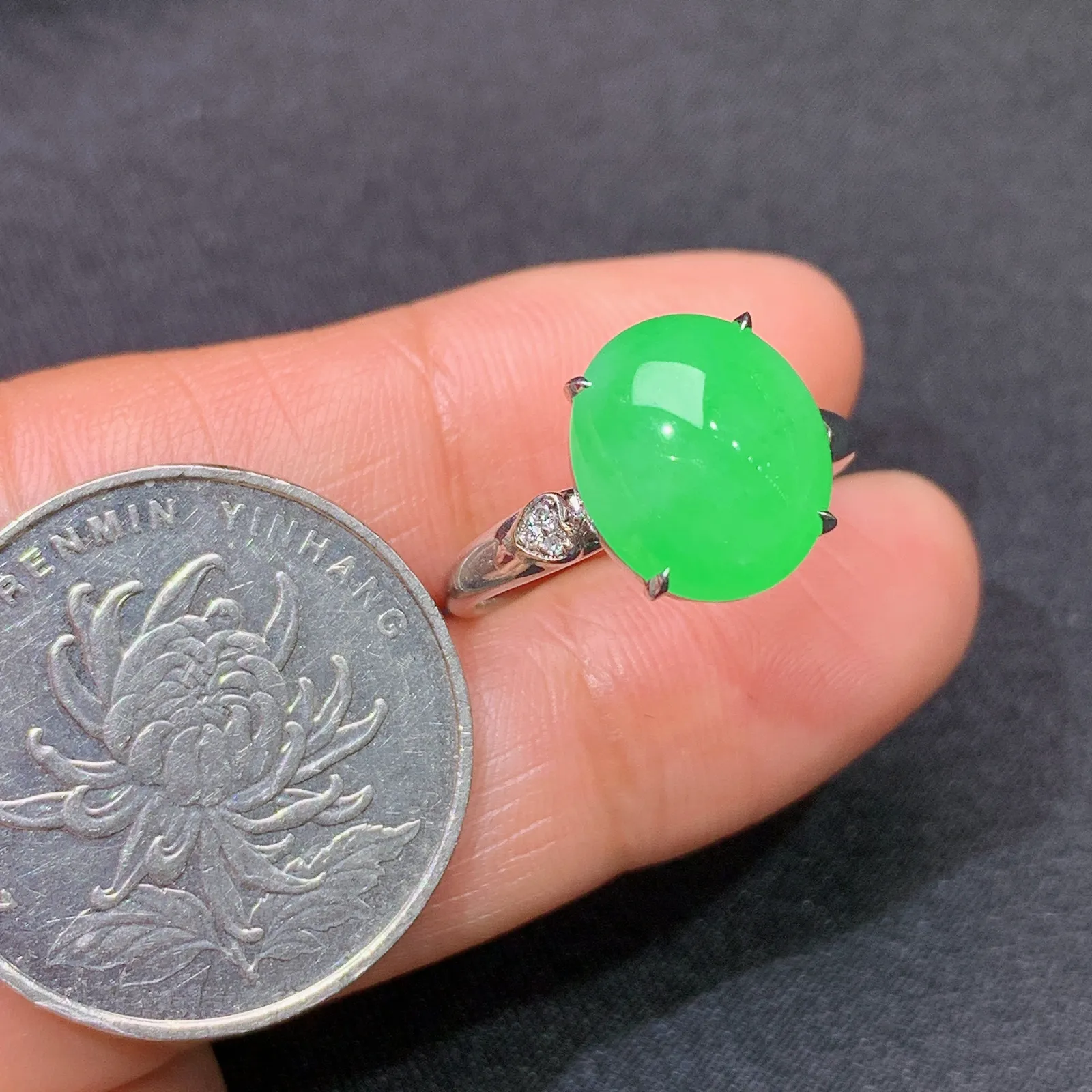 冰甜绿蛋面戒指，18镶嵌佳品，简约时尚，冰润色阳，种水足，Jc 圈口14 尺寸11.7*10*4.7