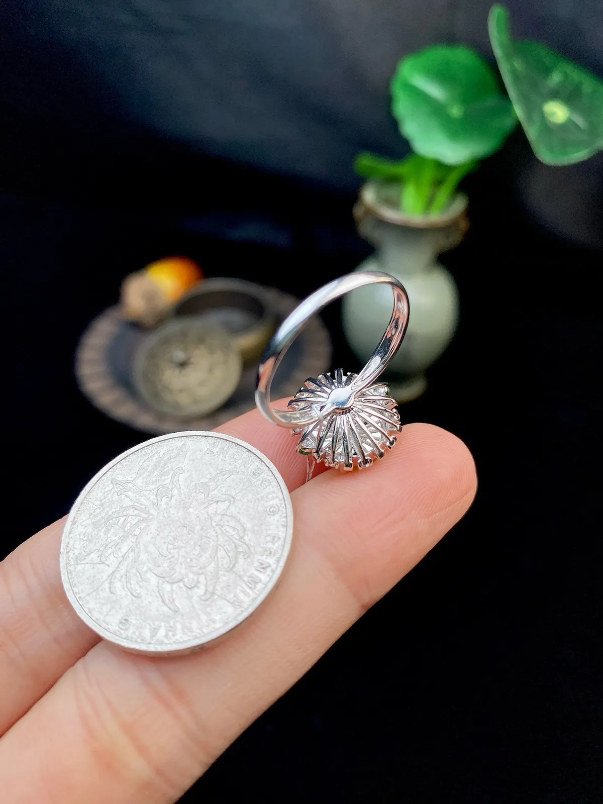 【冰种黄蛋戒指】种水上乘，晶莹剔透，纯净通透，18k金钻精美镶嵌，裸石尺寸11.1*9.4*4.3毫米，圈口可改