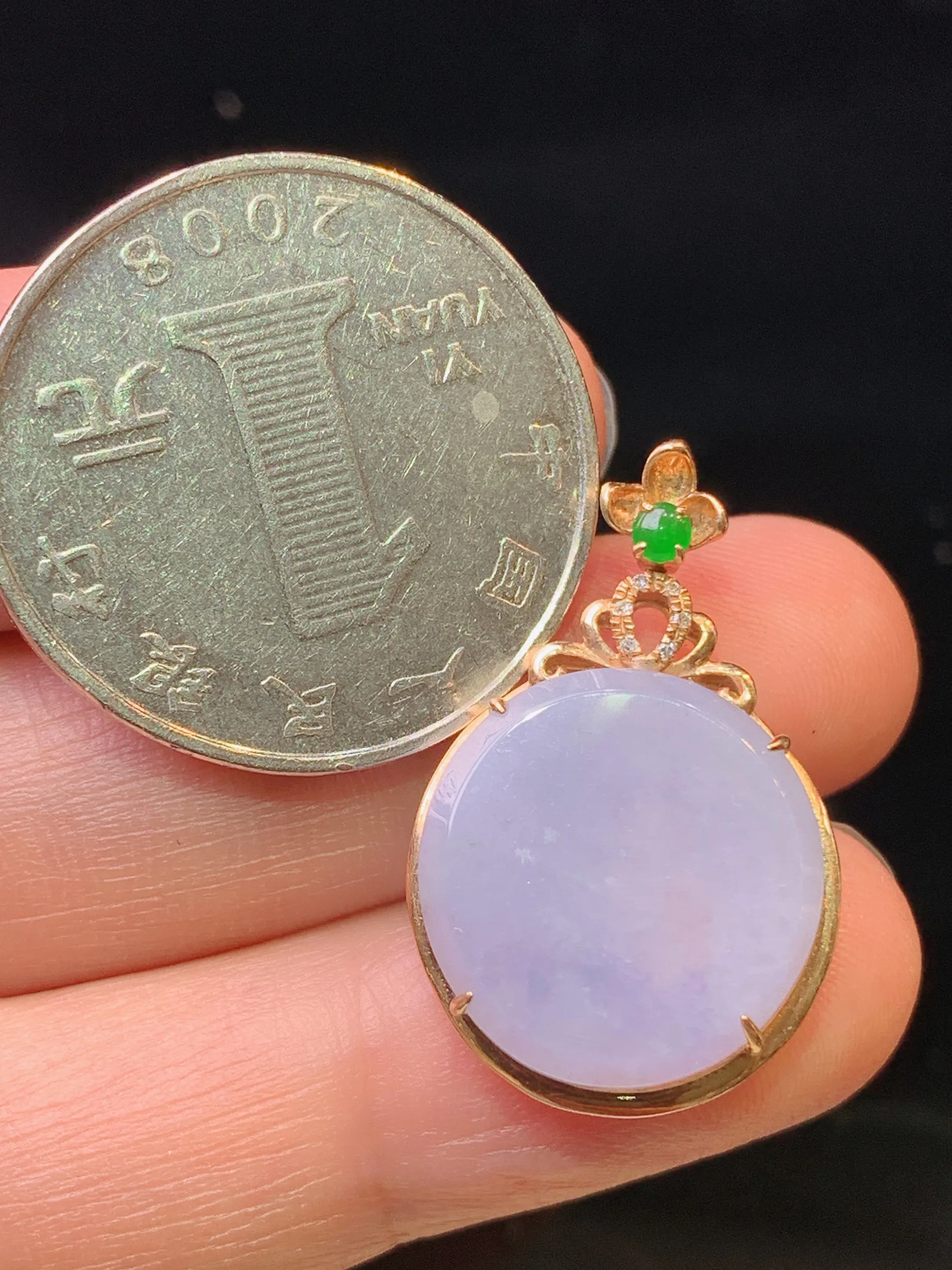 18k金钻镶嵌紫罗兰圆牌吊坠 玉质细腻 水润亮眼 色泽艳丽 整体尺寸27*17.8*6