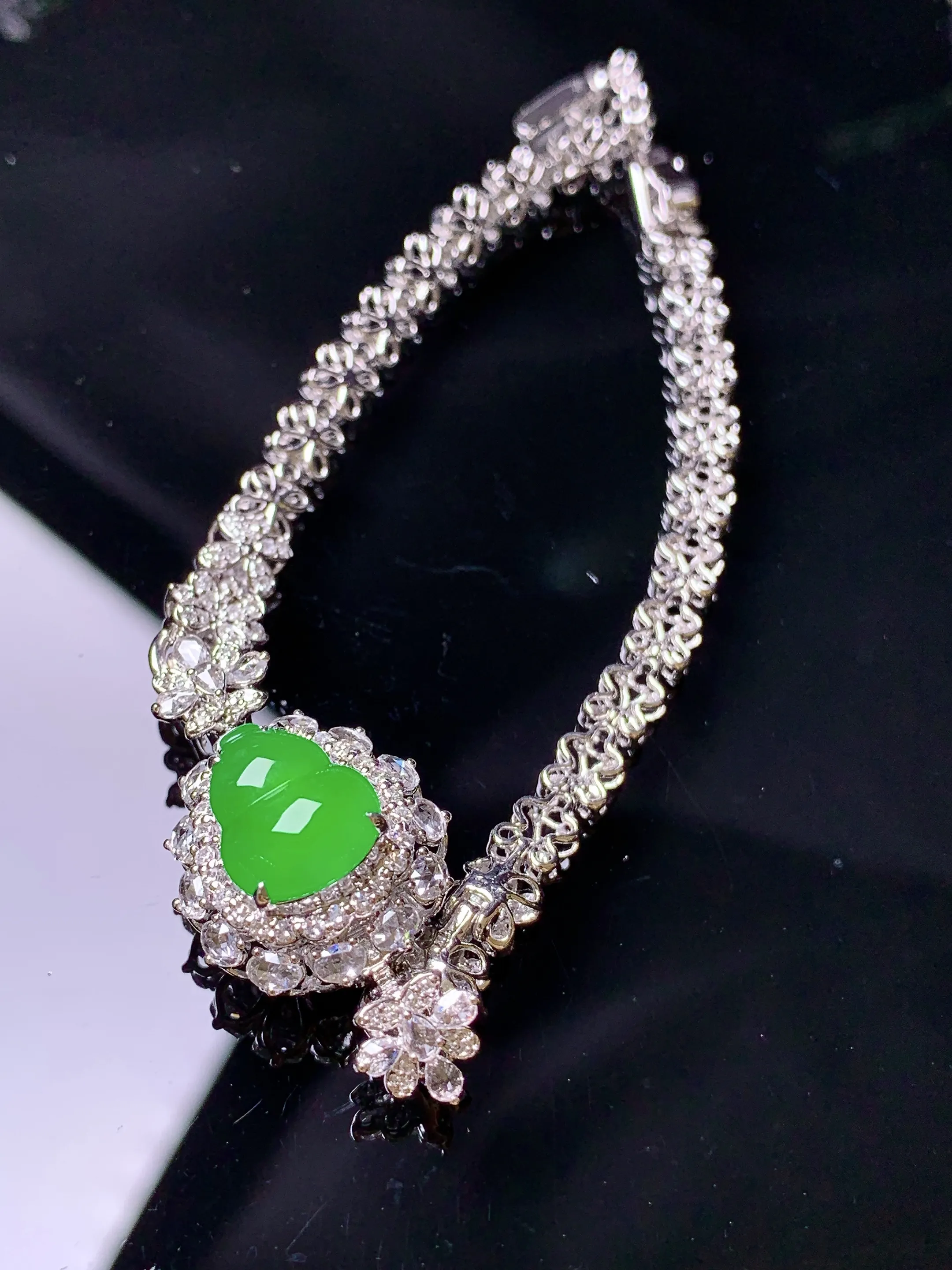 18k金钻镶嵌满绿葫芦手链吊坠两用款 玉质细腻 水润亮眼 色泽艳丽 整体尺寸22.8*14.8*10