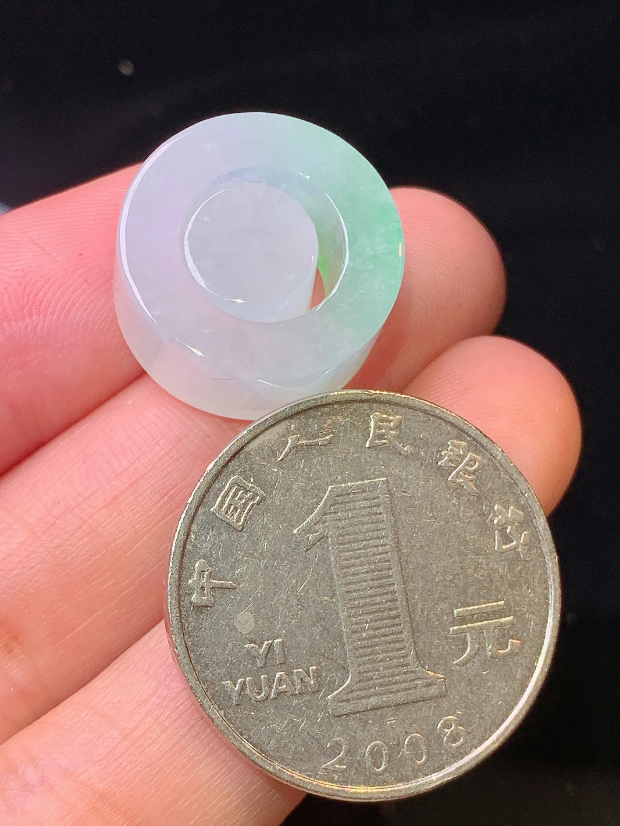 飘绿子母环吊坠 玉质细腻 水润亮眼 色泽艳丽 整体尺寸17.6*17.6*9