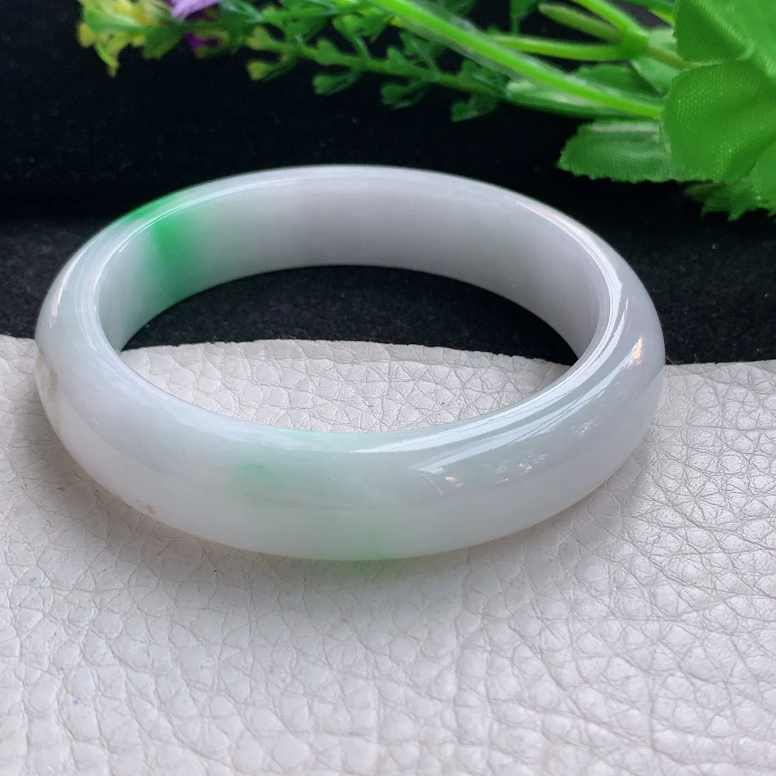 z自然光54.5*13*7.8平安镯 天然缅甸翡翠飘绿宽边玉手镯 珠宝玉手环