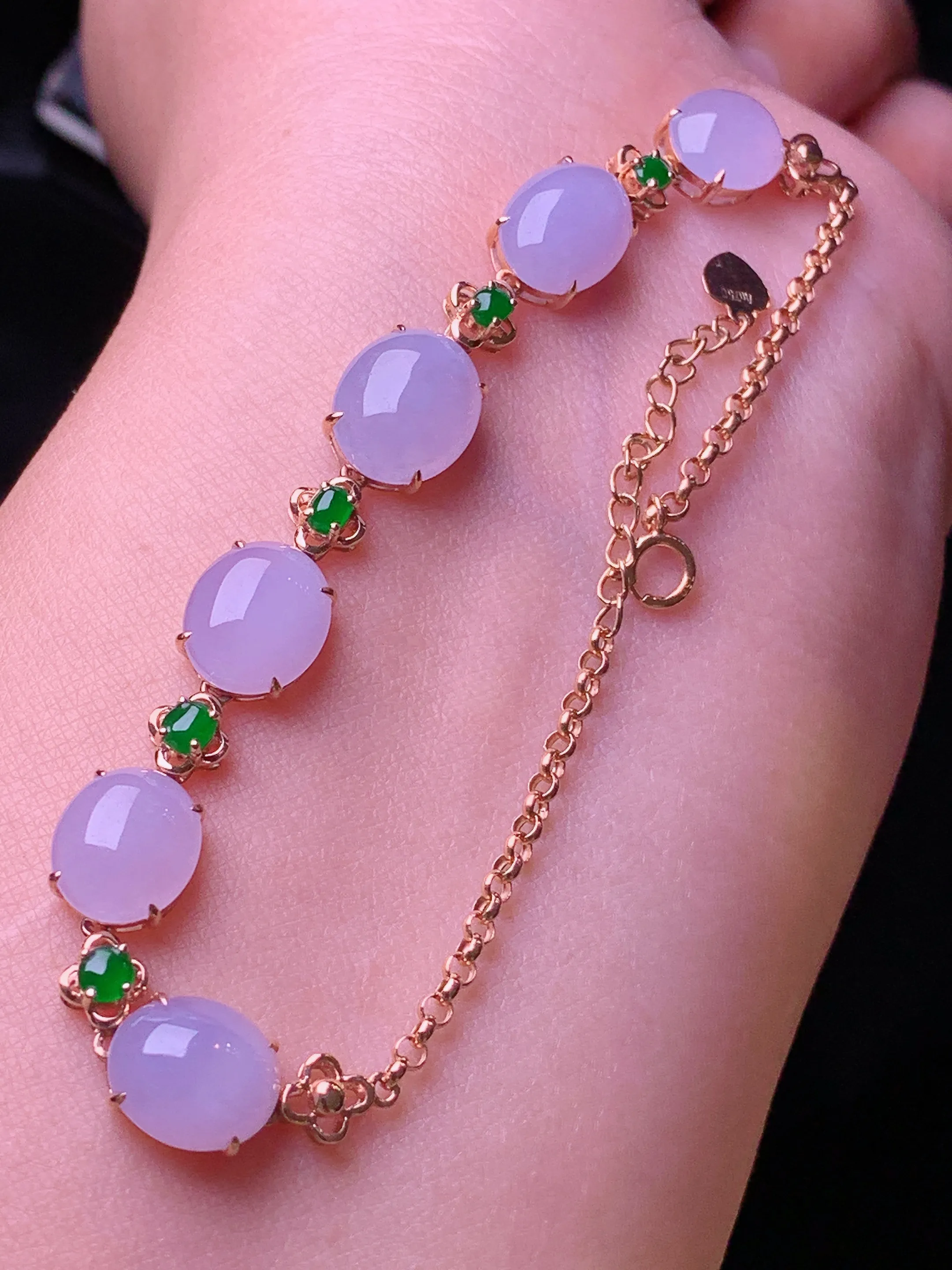 18k金镶嵌紫罗兰蛋面手链 玉质细腻 水润亮眼 色泽艳丽 整体尺寸82.8*8*5.6