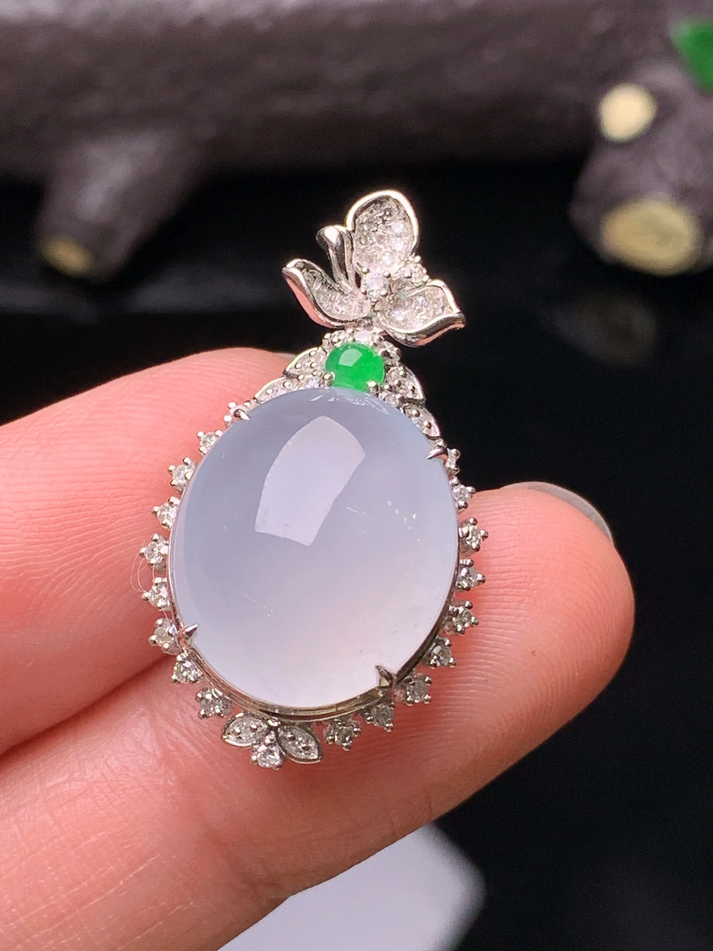 18k金钻镶嵌冰种蛋面吊坠 玉质细腻 水润亮眼 色泽艳丽 整体尺寸29*16.7*11