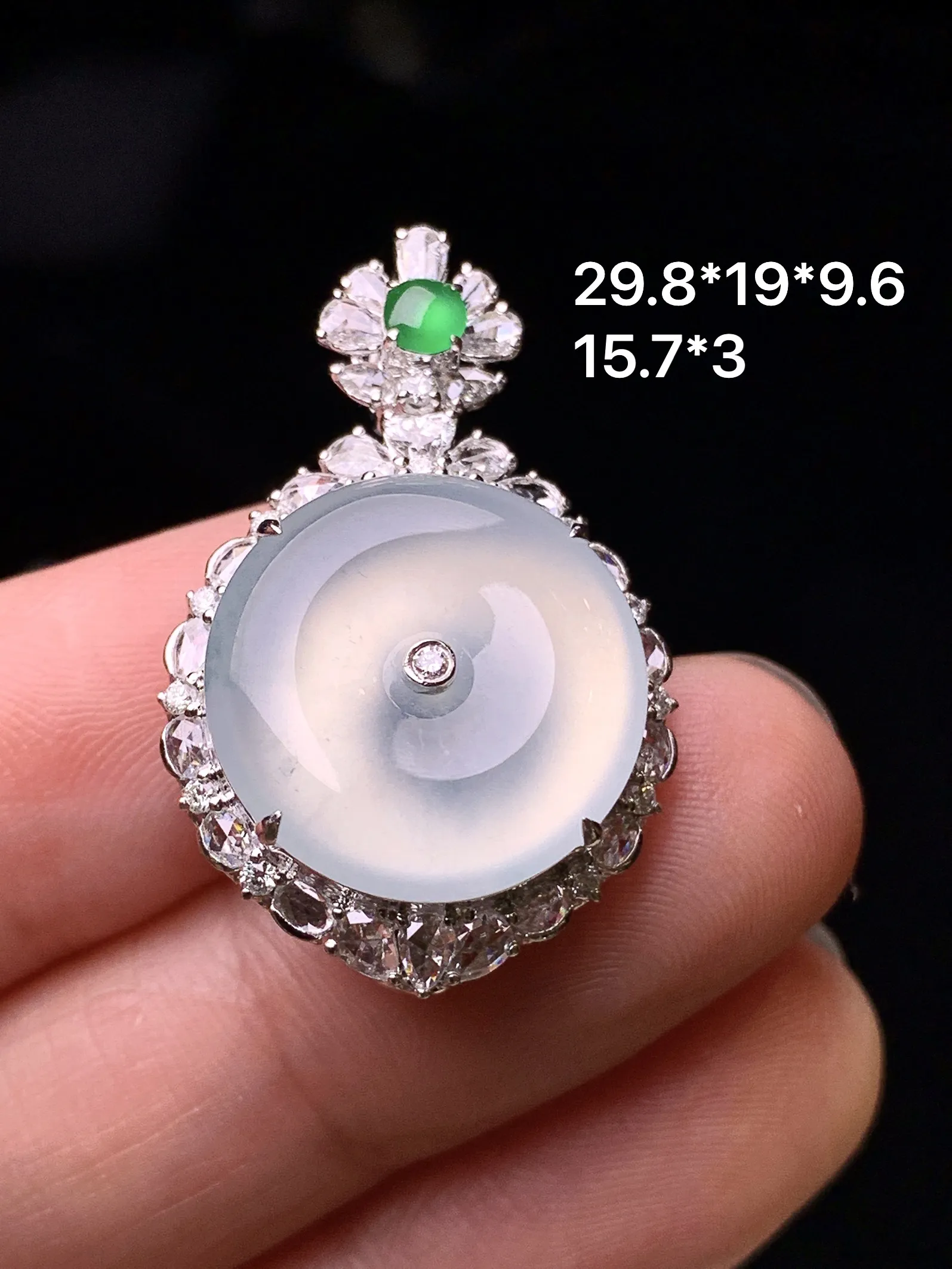 18k金钻镶嵌冰种平安扣吊坠 玉质细腻 水润亮眼 色泽艳丽 整体尺寸29.8*19*9.6