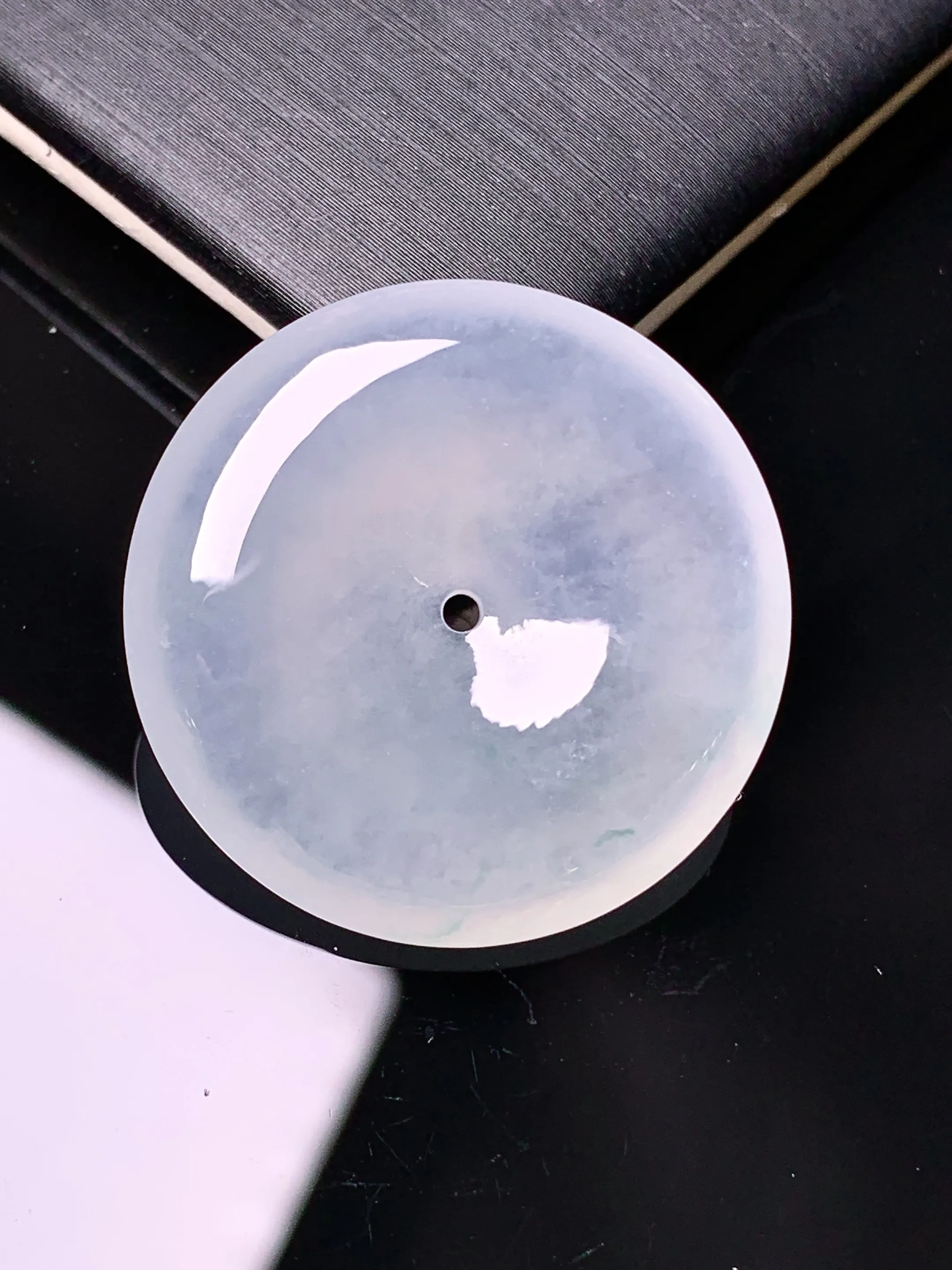 冰种平安扣吊坠 玉质细腻 水润亮眼 色泽艳丽 整体尺寸27.8*5.6