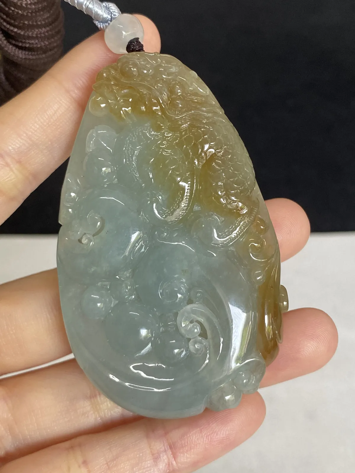 翡翠冰糯种黄色吊坠，配珠未测