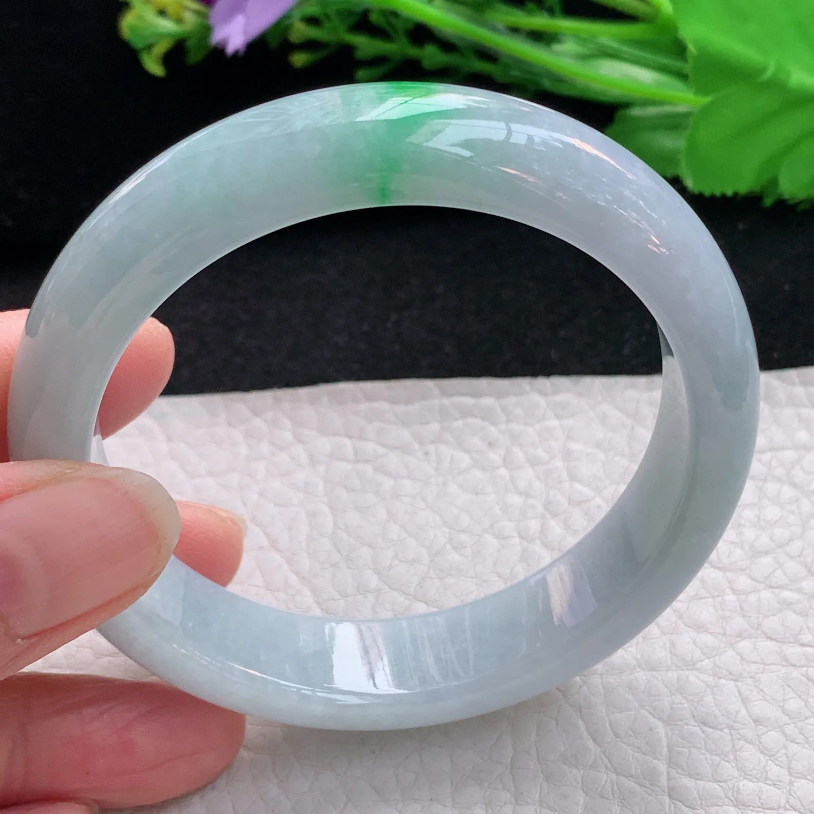 js自然光57.5*14.2*8平安镯 天然缅甸翡翠飘绿清新宽边玉手镯 珠宝玉手环