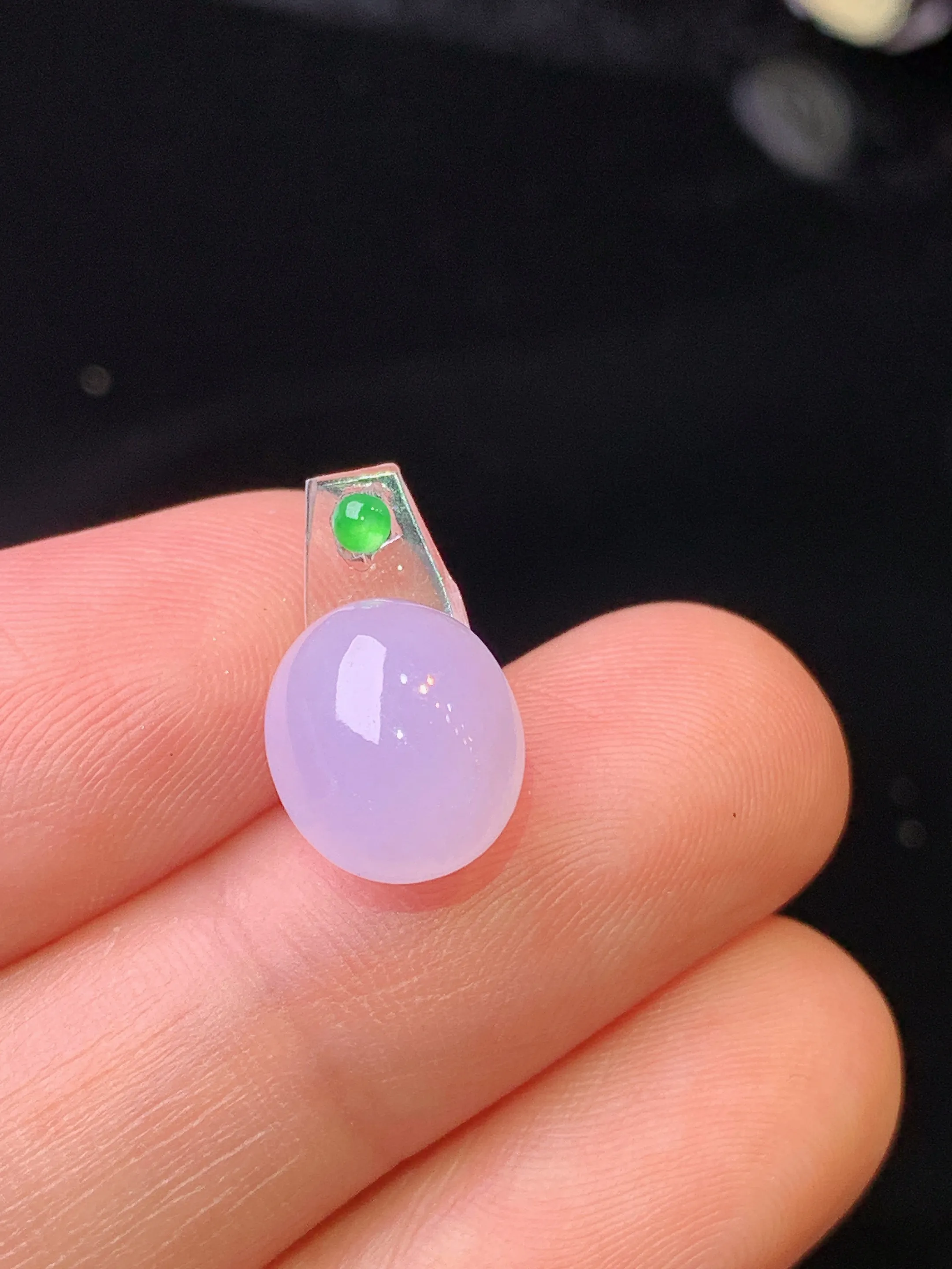 镶嵌款 淡紫罗兰蛋面吊坠 玉质细腻 水润亮眼 色泽艳丽 整体尺寸10.3*9*5.5