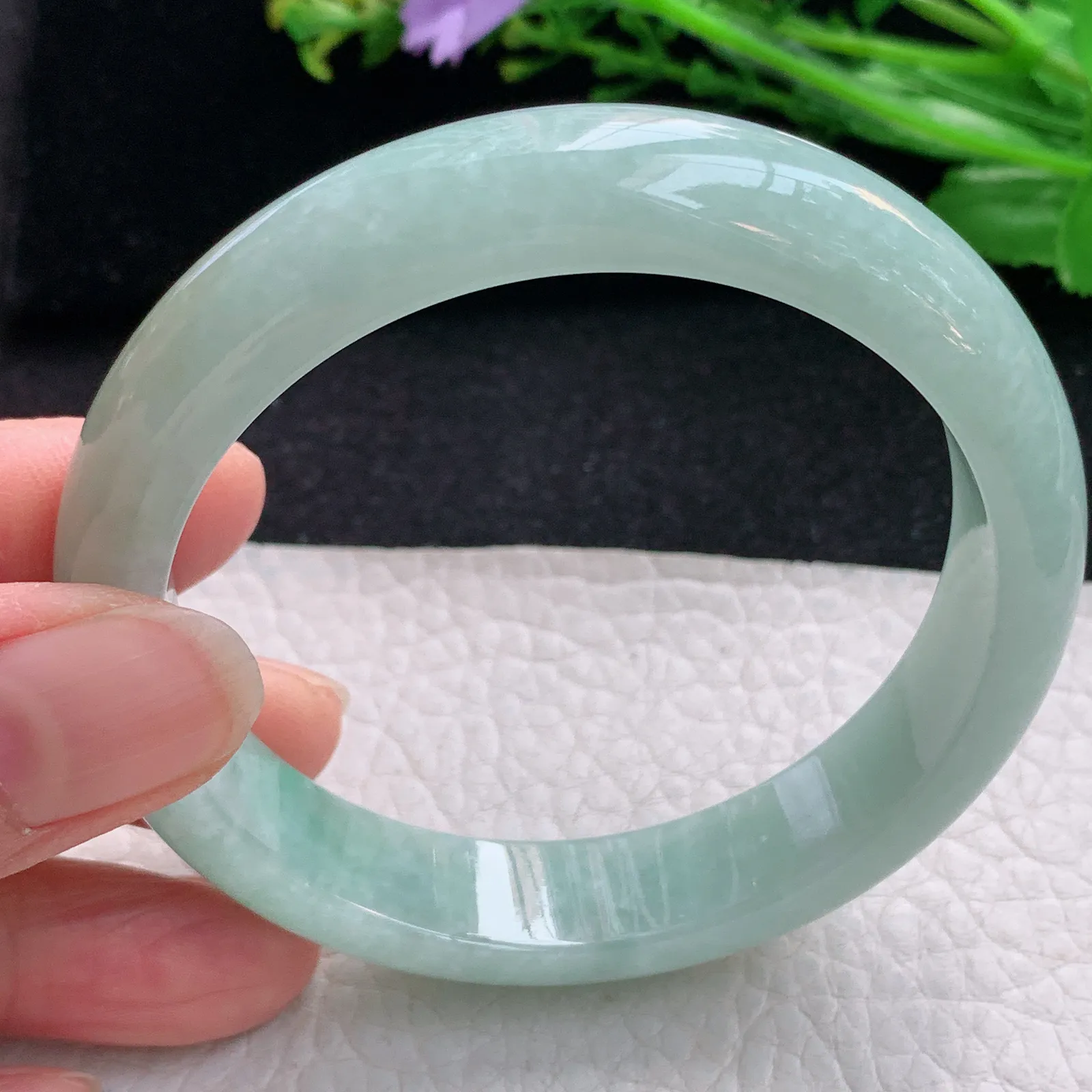 js自然光57*13.2*7.8平安镯 天然缅甸翡翠胶感清新飘绿宽边玉手镯 珠宝玉手环