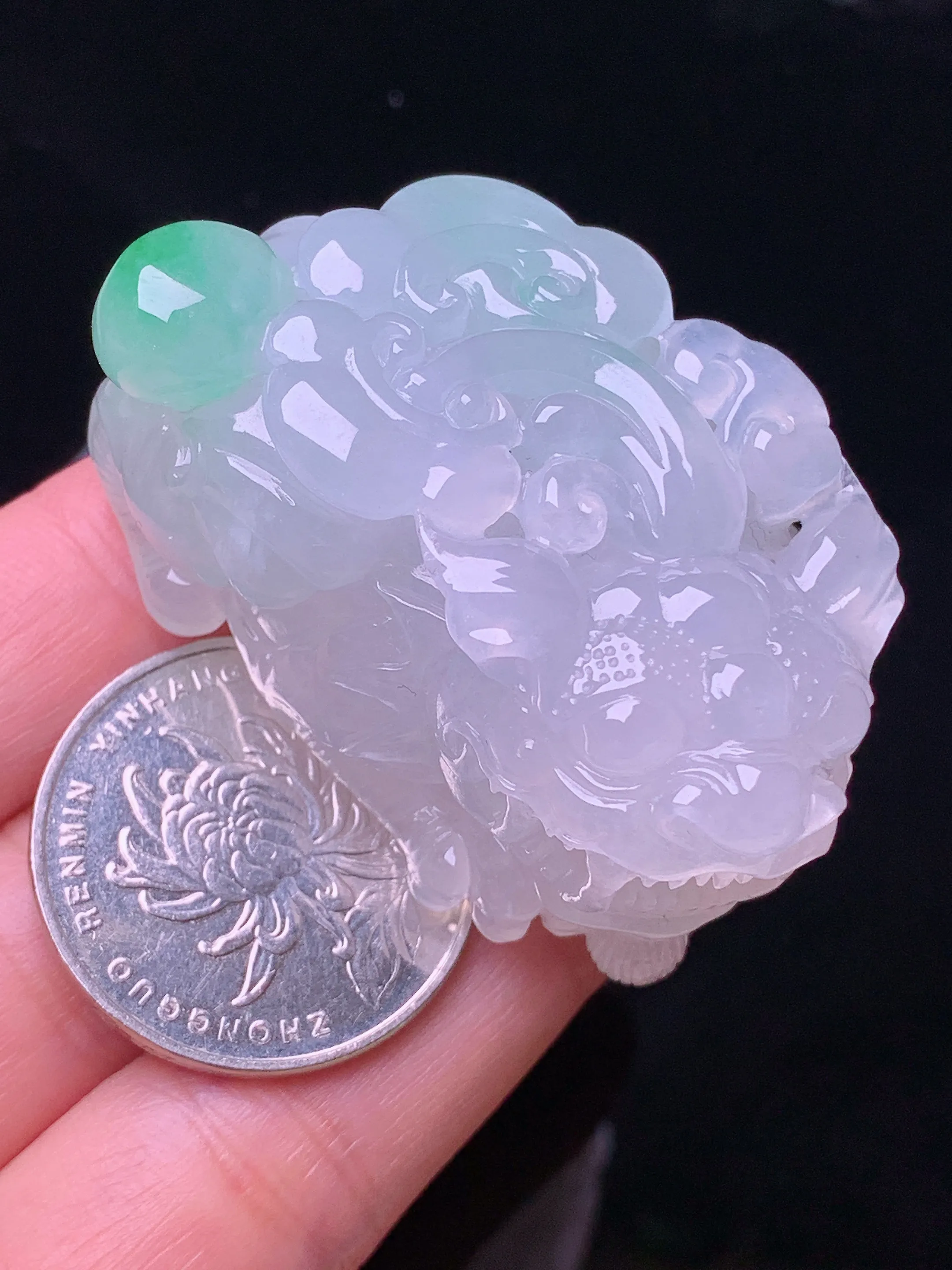 飘绿貔貅吊坠 玉质细腻 水润亮眼 色泽艳丽 整体尺寸47.2*31.5*22.6