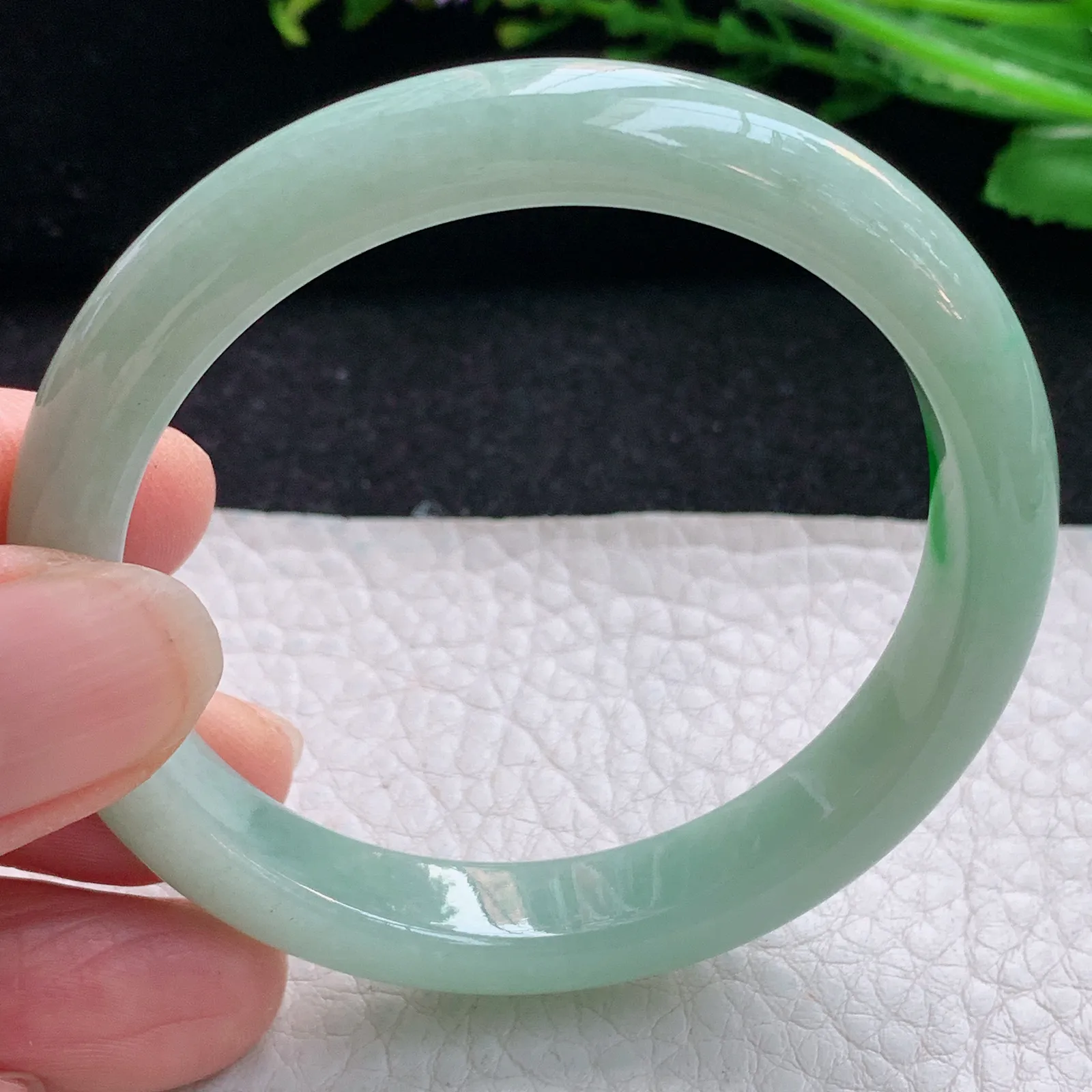 xx小圈口51*9.6*7平安镯 翡翠a货玉手镯水润飘阳绿秀气宽边玉手环