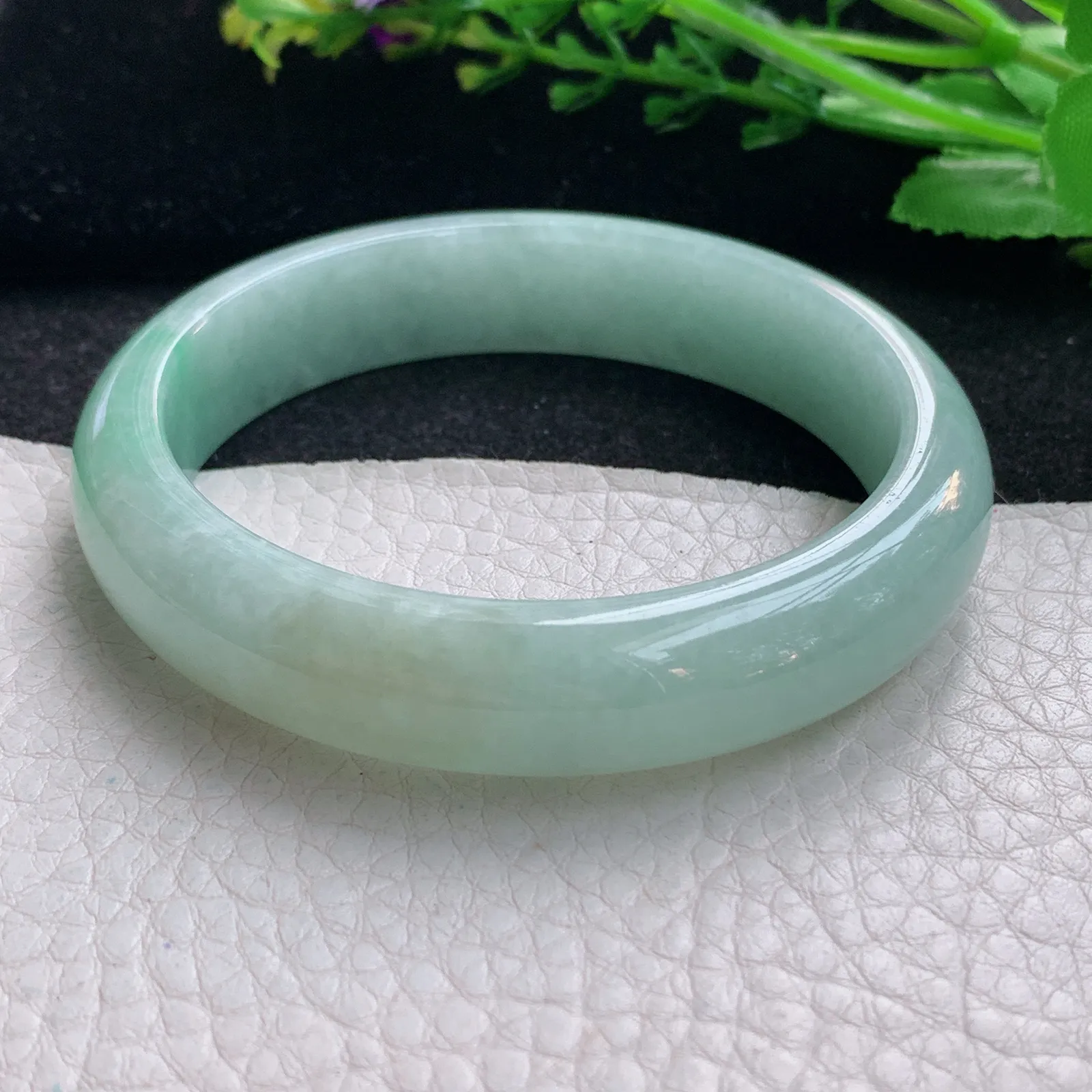 js自然光57*13.2*7.8平安镯 天然缅甸翡翠胶感清新飘绿宽边玉手镯 珠宝玉手环