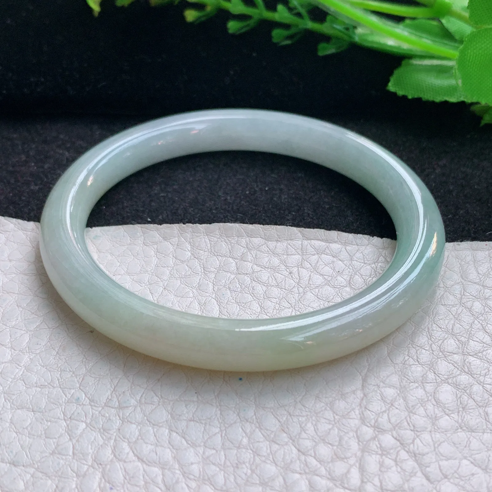 xx自然光54.5*7.8*7.2美人镯 翡翠a货玉手镯水润双彩圆条玉手环 叮当镯