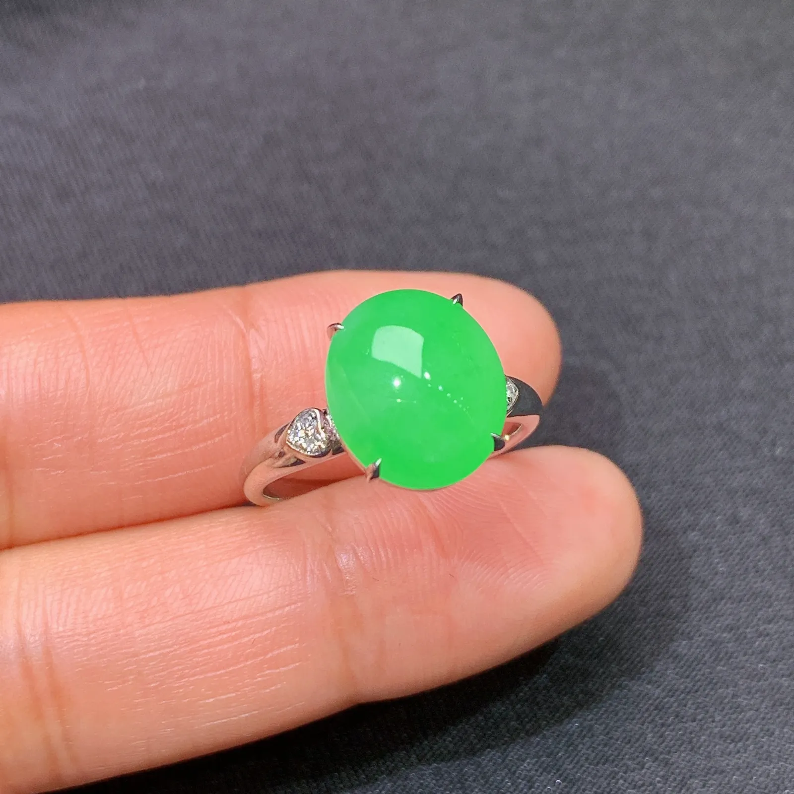 冰甜绿蛋面戒指，18镶嵌佳品，简约时尚，冰润色阳，种水足，Jc 圈口14 尺寸11.7*10*4.