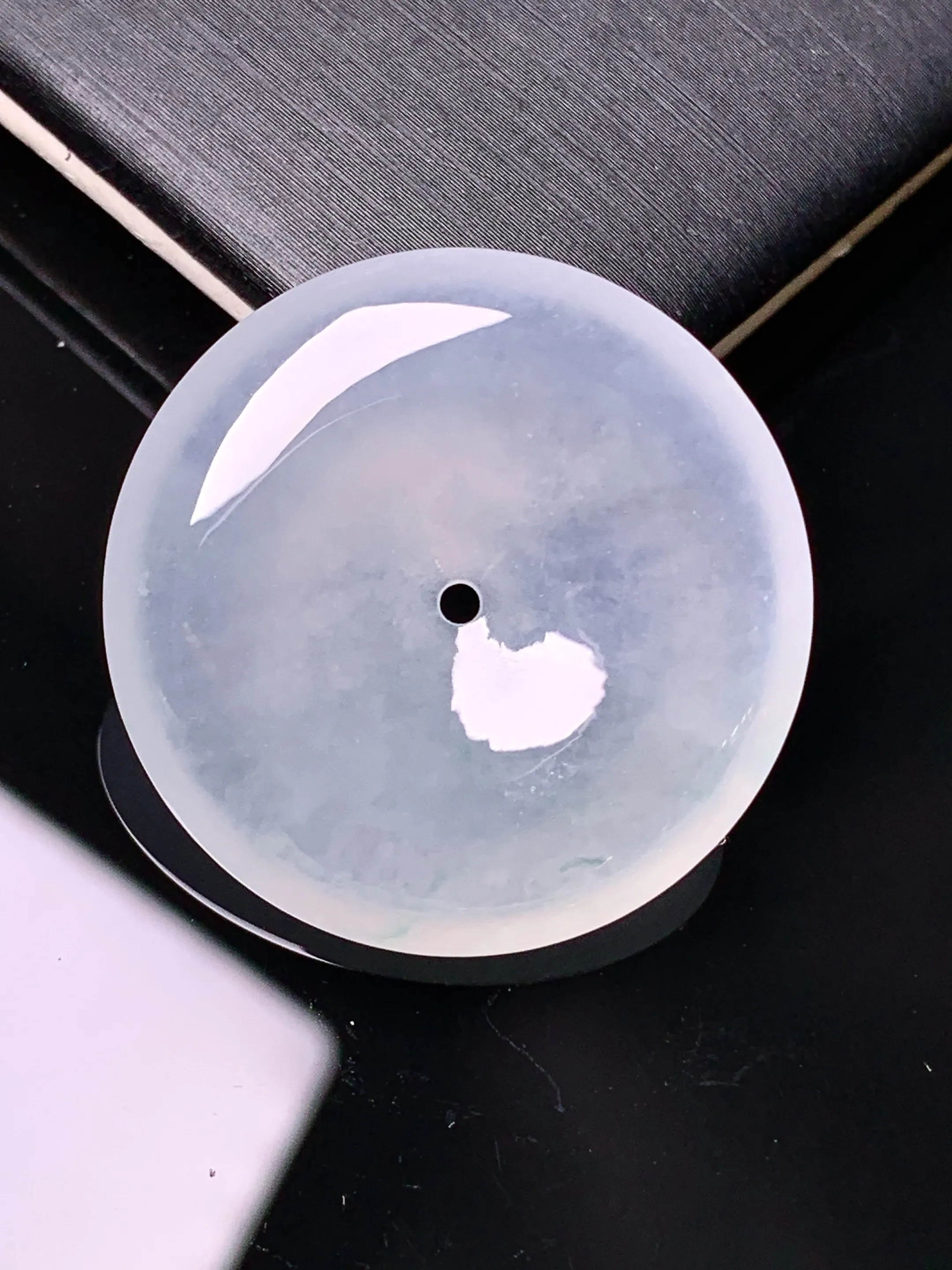 冰种平安扣吊坠 玉质细腻 水润亮眼 色泽艳丽 整体尺寸27.8*5.6